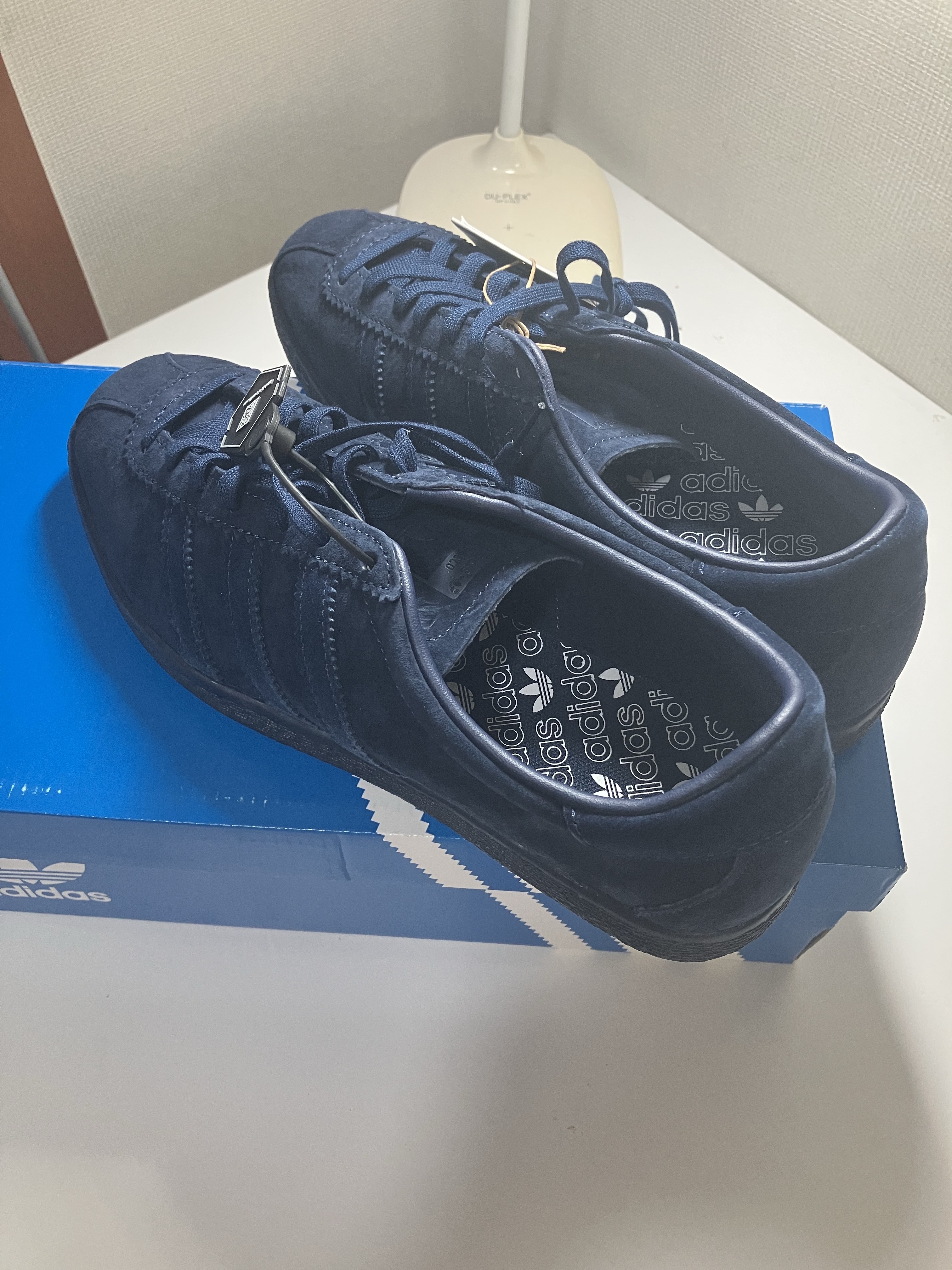Adidas Tobacco Night Indigo 착용 스타일