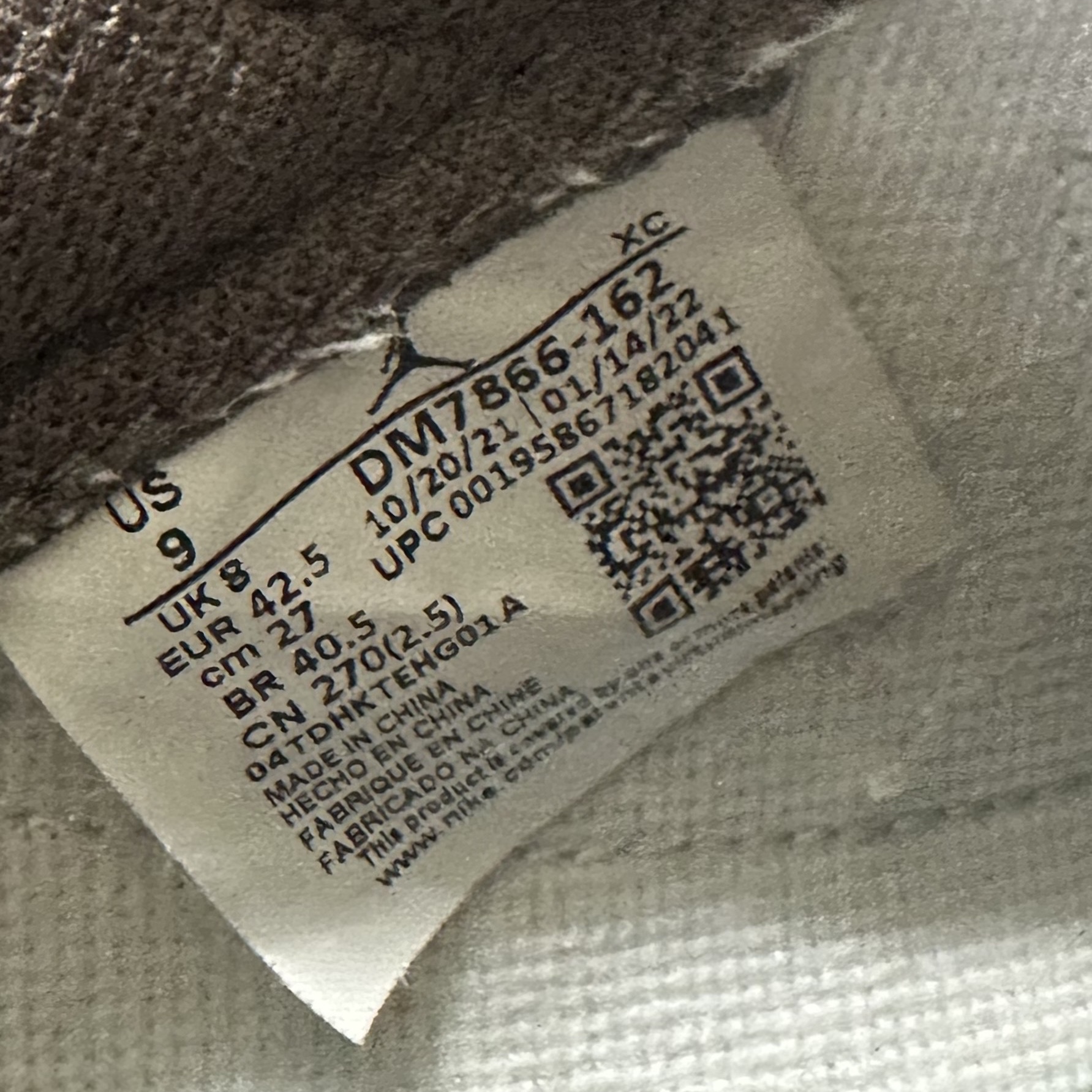 Jordan 1 x Travis Scott Retro Low OG SP Sail and Ridgerock 착용 스타일 - 8