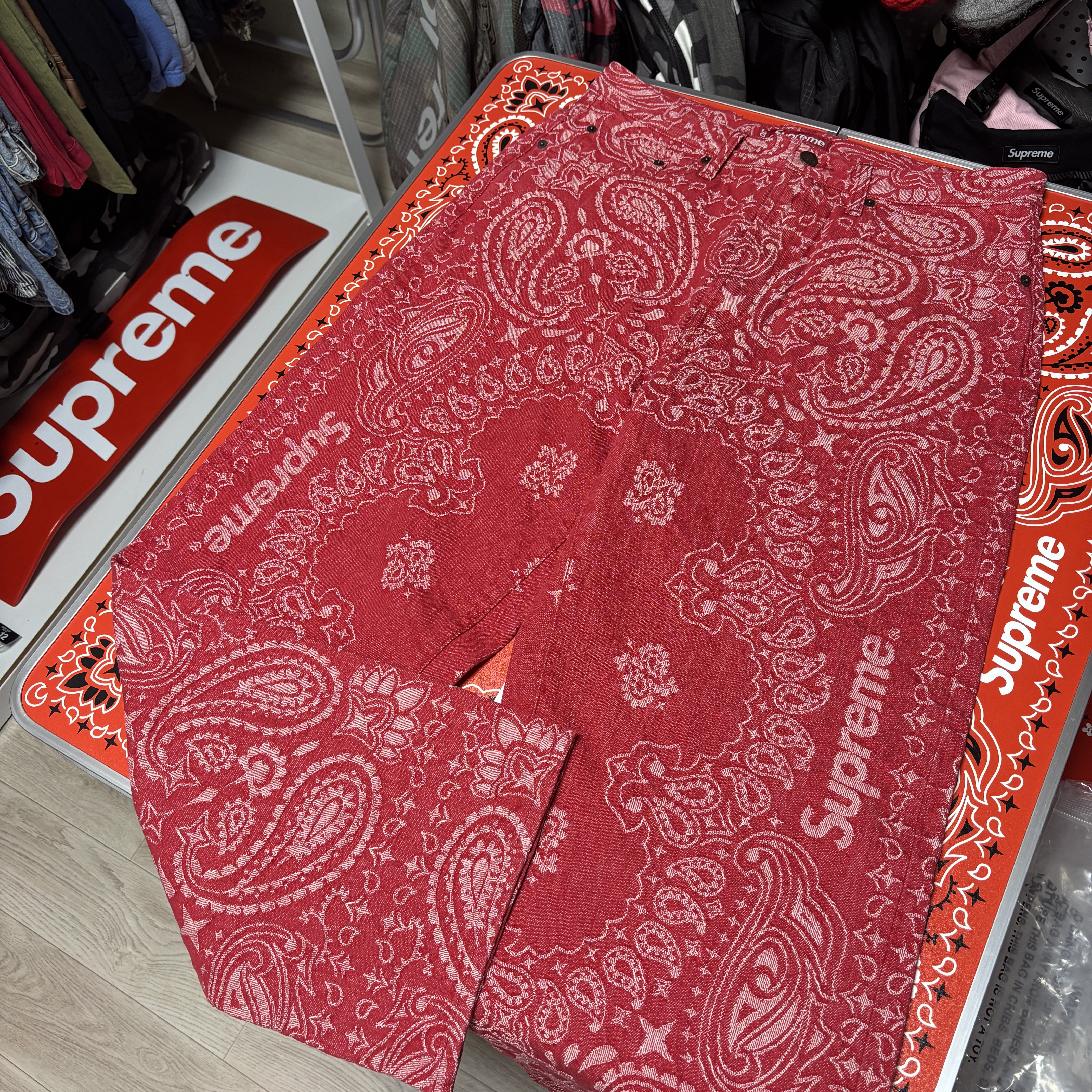 Supreme Bandana Jacquard Baggy Jean Red - 25SS 착용 스타일 - 2