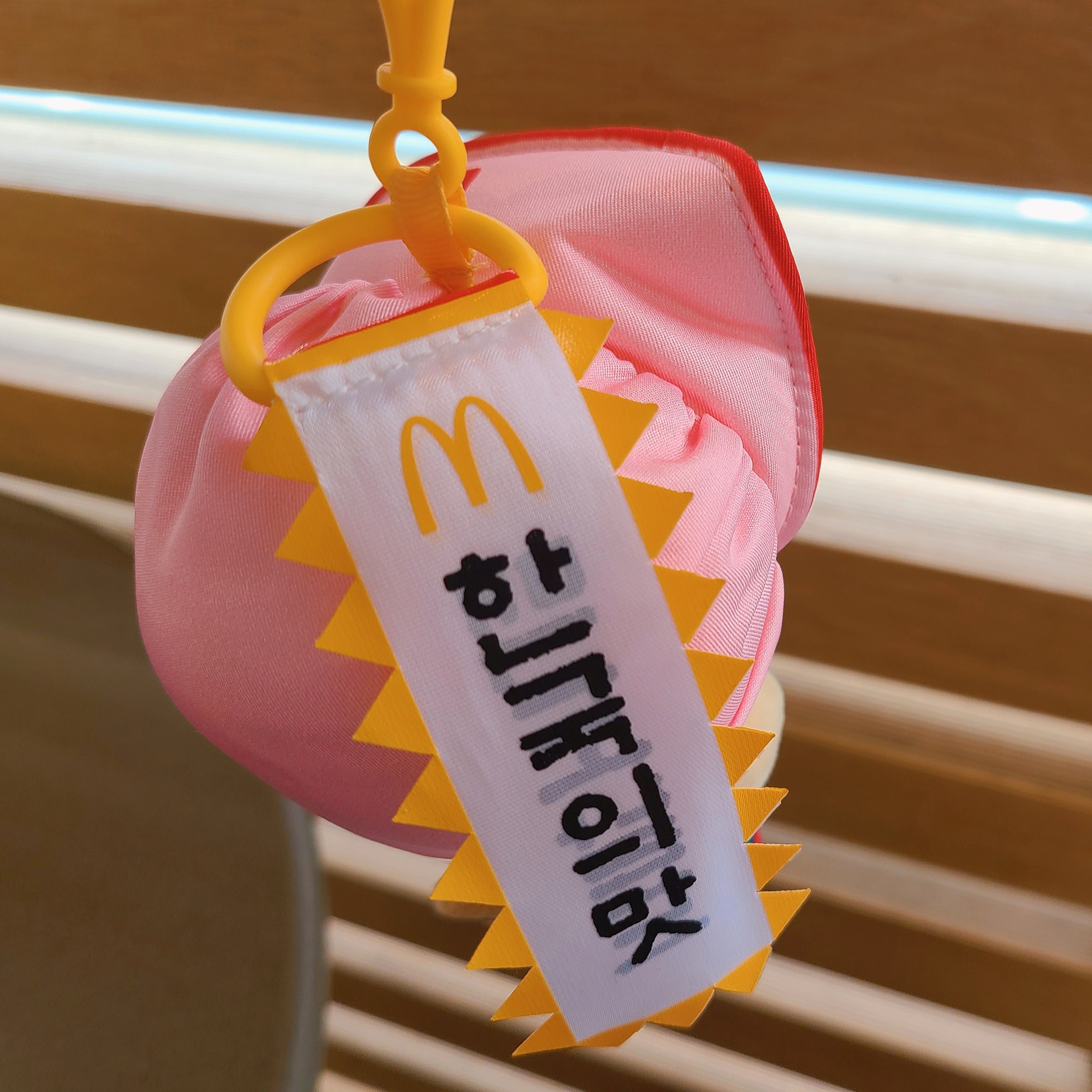 McDonald’s x Kakao Friends Choonsik Granny Choonsik Keyring 착용 스타일 - 4