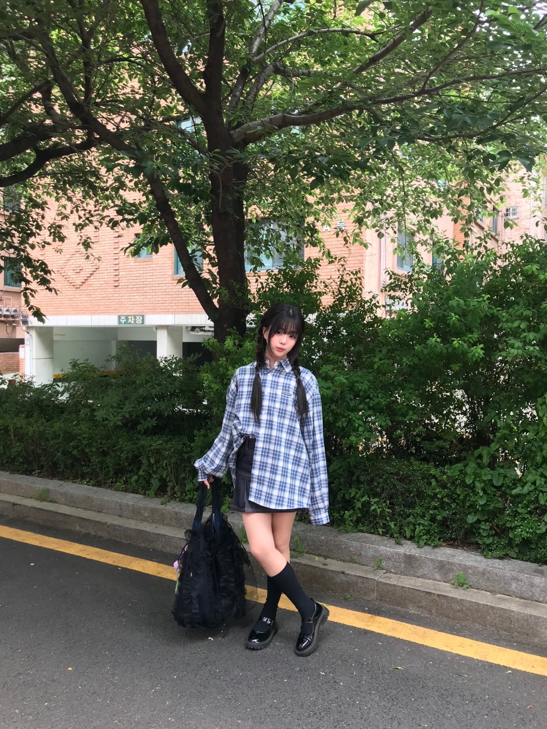 SLOW RECORD HOUSE Seersucker Oversized Check Shirts Blue 착용 스타일 - 4