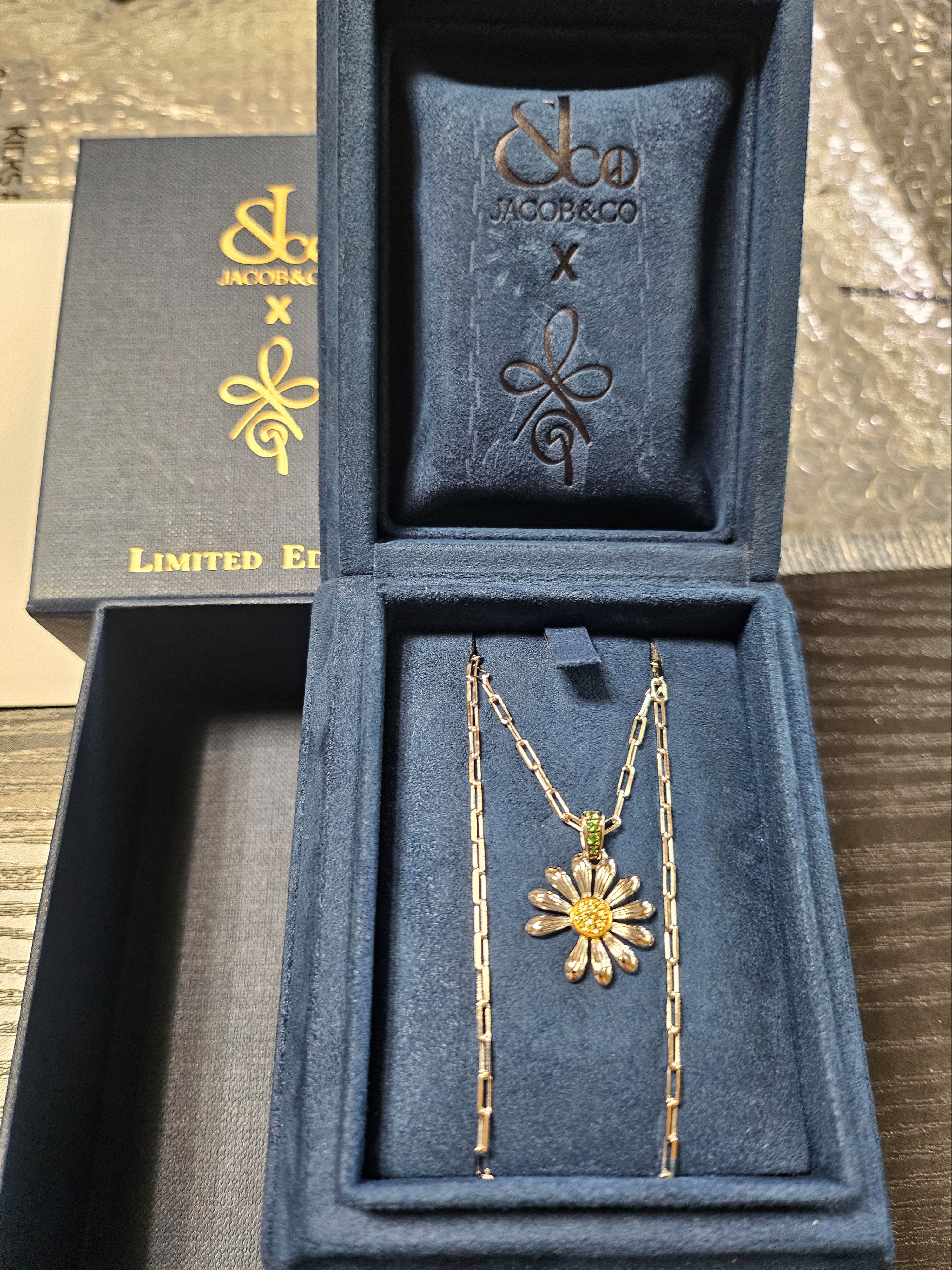 Jacob & Co x Peaceminusone Pendant Sterling Silver & Yellow Gold 착용 스타일