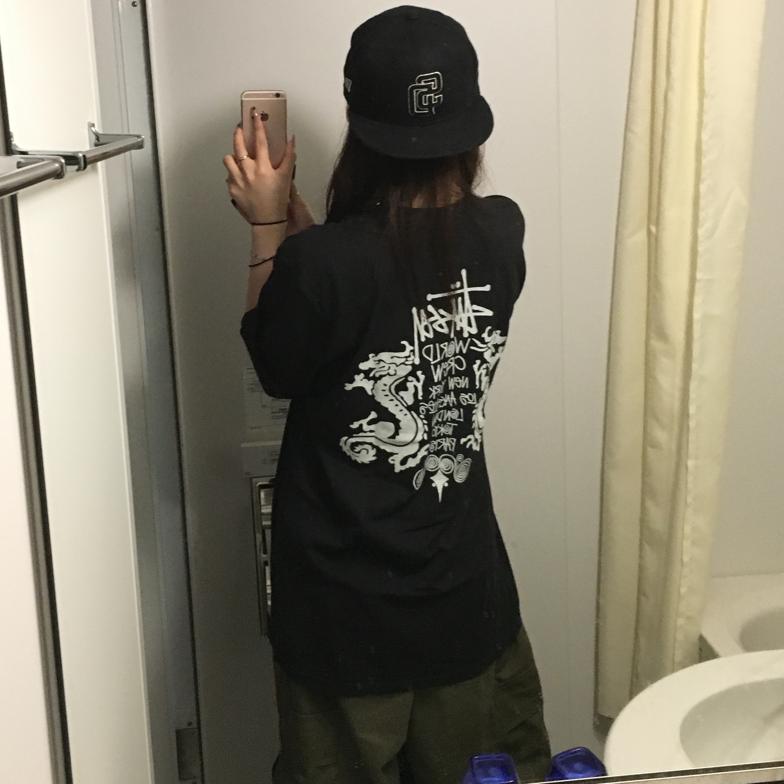 Stussy Double Dragon Pigment Dyed T-Shirt Black 착용 스타일 - 3