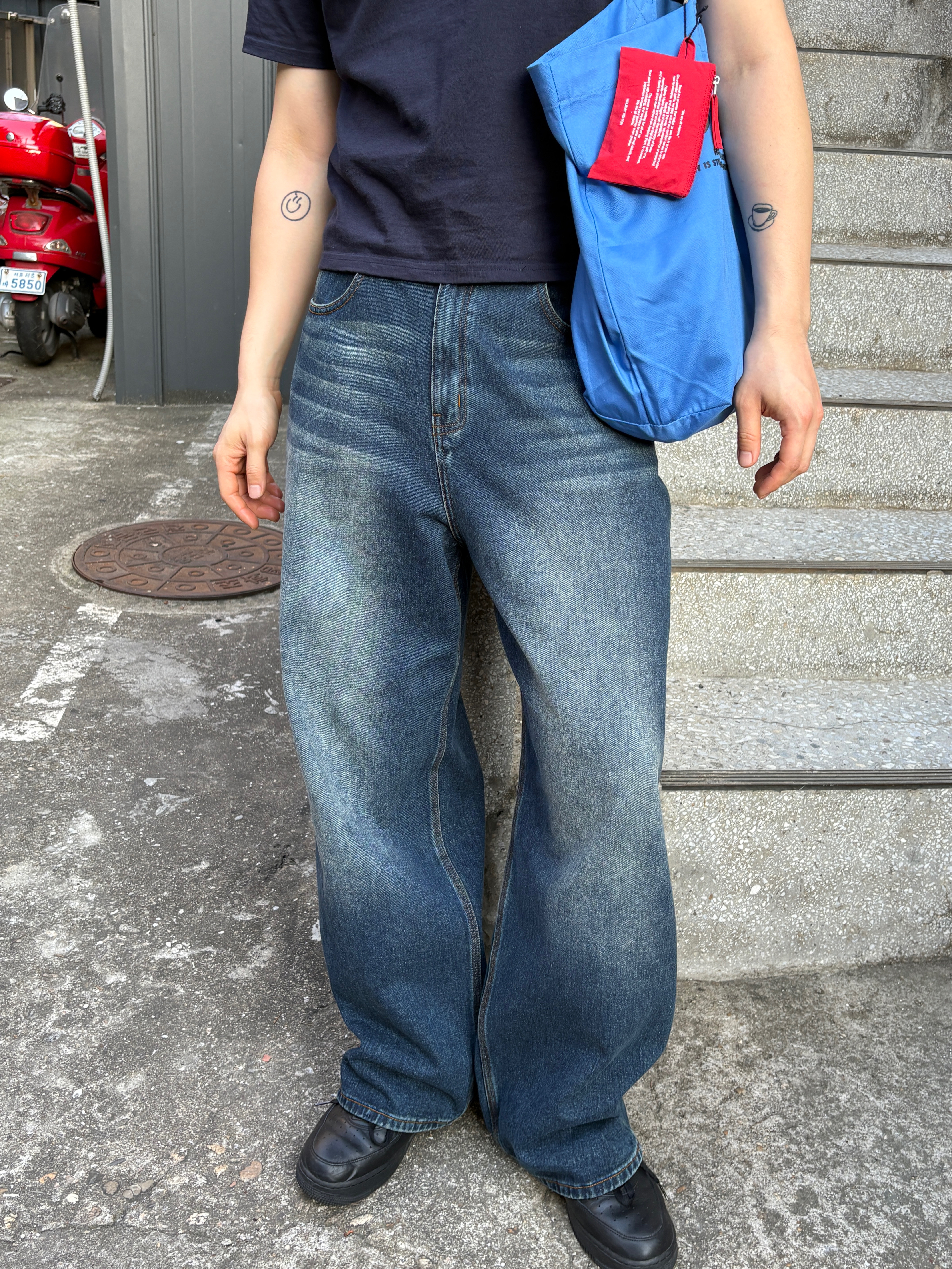 noun Wide Denim Pants Blue, Nike Air Force 1 '07 Low Triple Black 착용 스타일 - 6