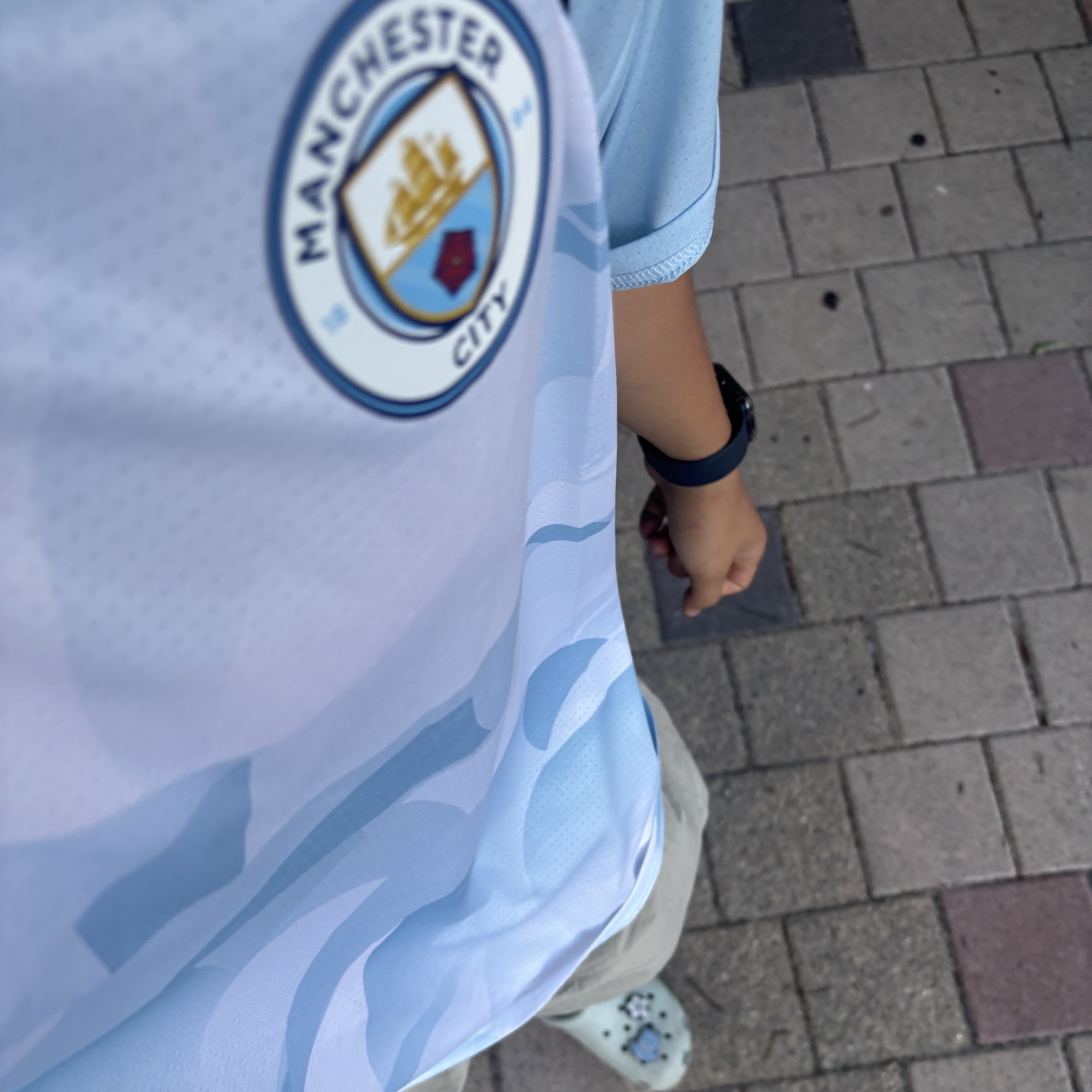 Puma Manchester City 2023/24 Prematch Short Sleeve Jersey Silver Sky Lake Blue 착용 스타일