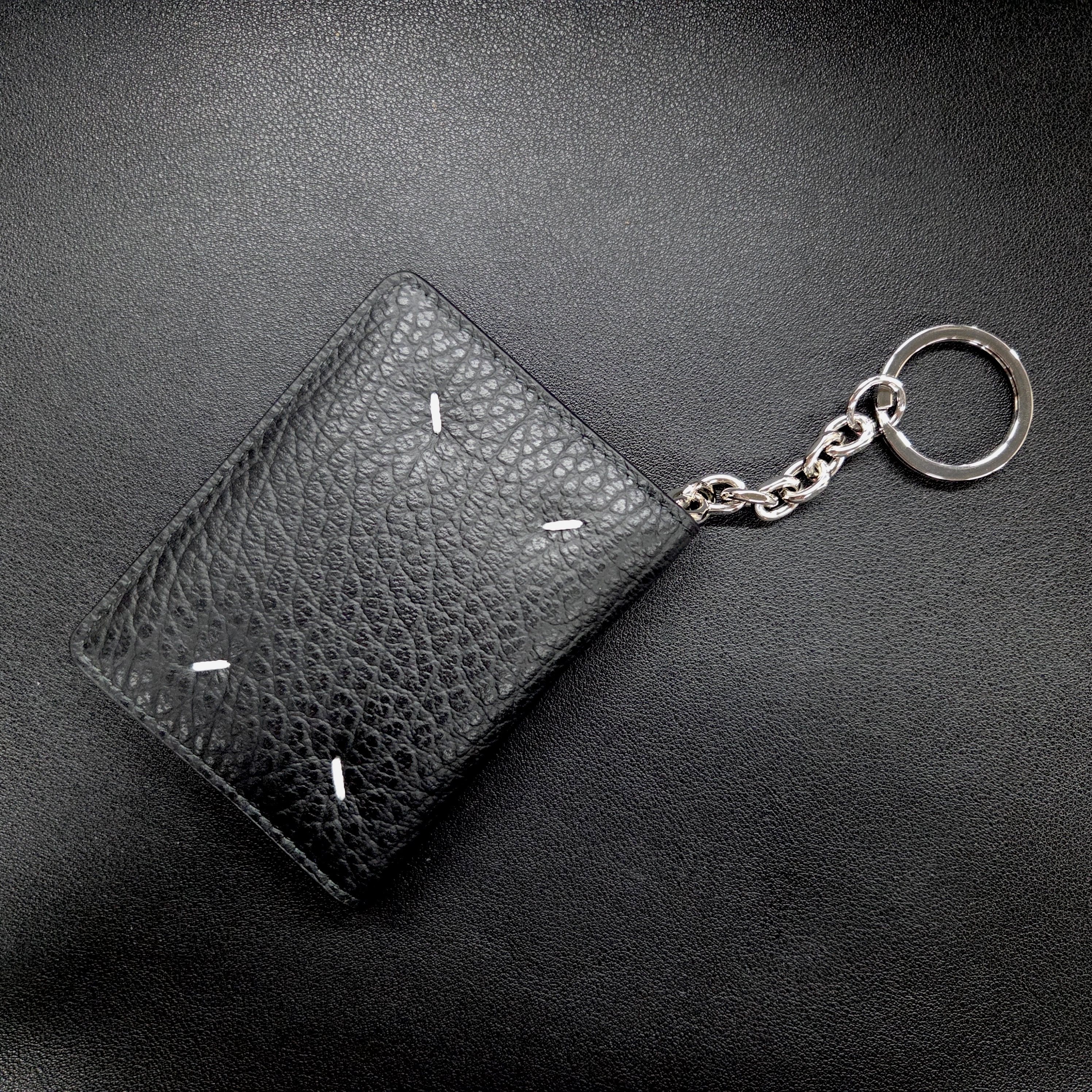 Maison Margiela Keyring Wallet Black 착용 스타일
