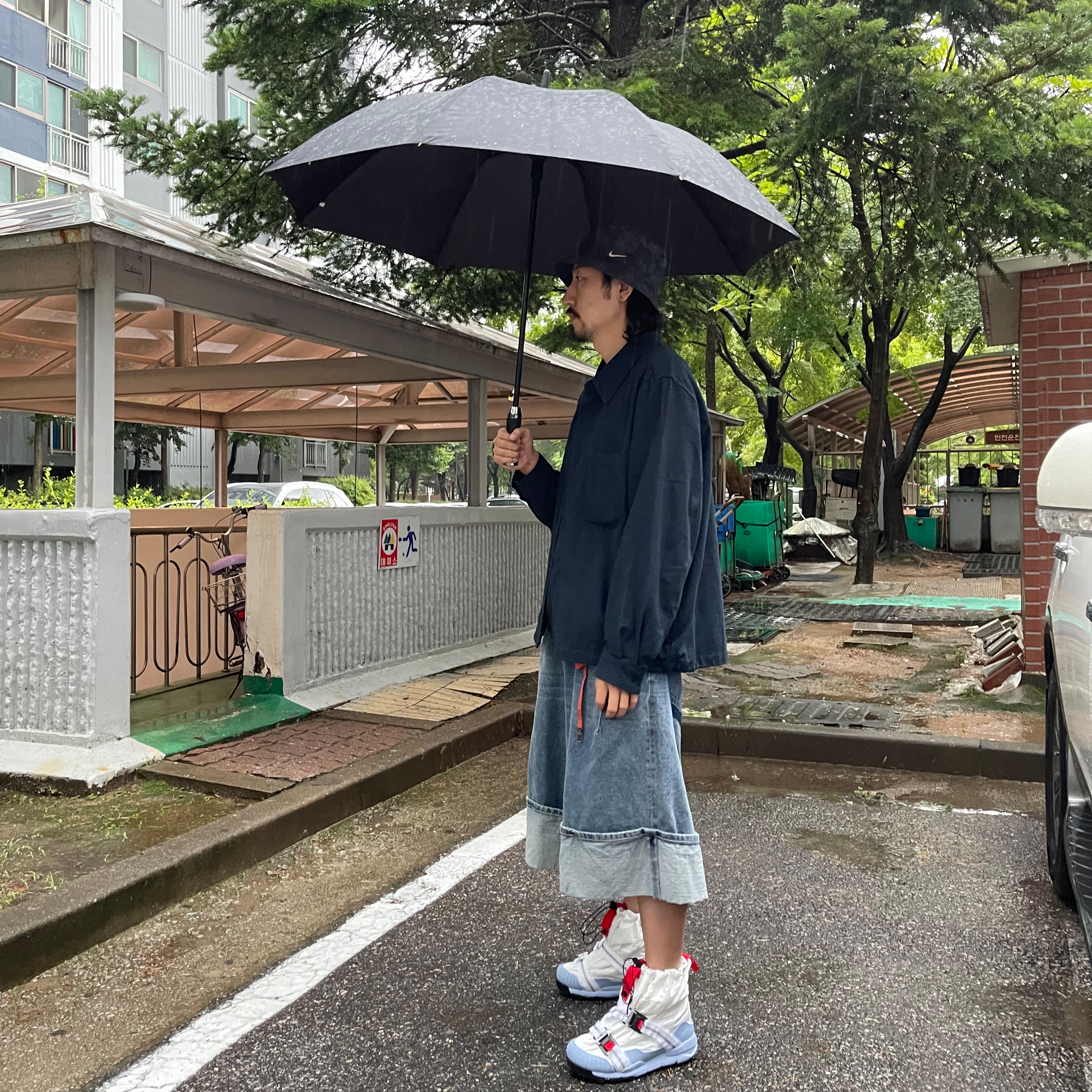 Nike x Tom Sachs Mars Yard Overshoe 3.0, Nike NRG Bucket Hat Black 착용 스타일 - 2