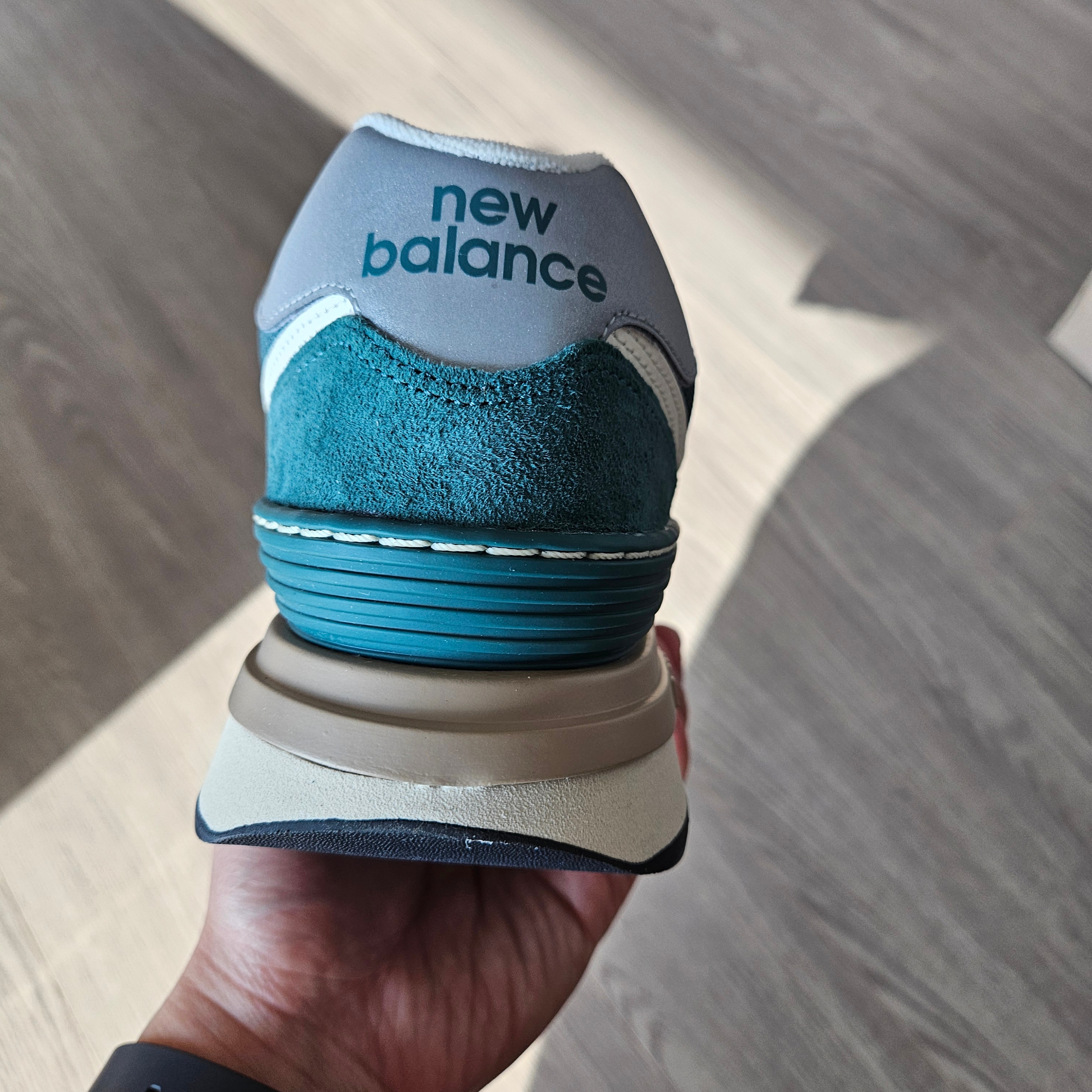 New Balance 574 Legacy Green Grey 착용 스타일
