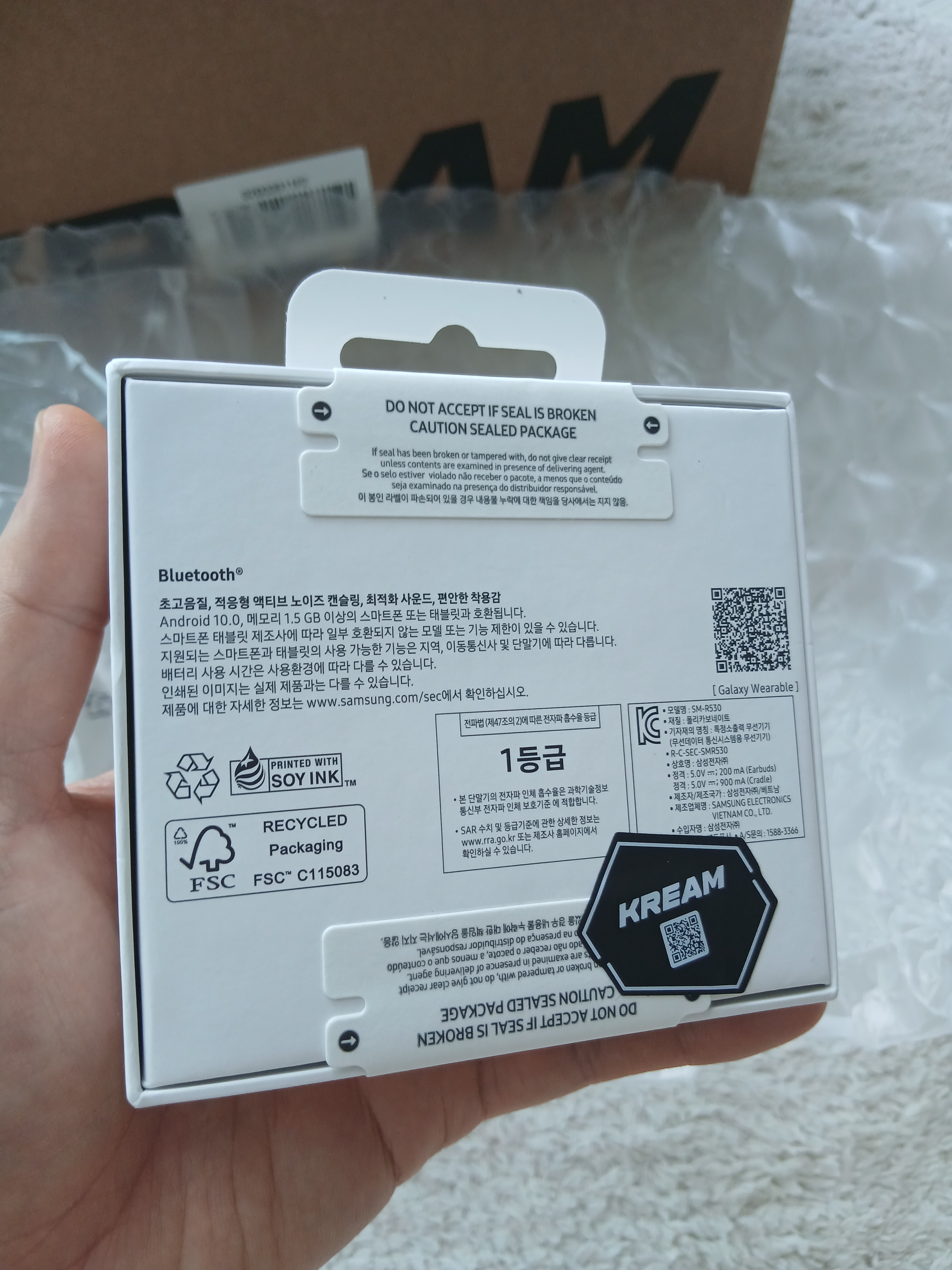 Samsung Galaxy Buds3 White 착용 스타일 - 2