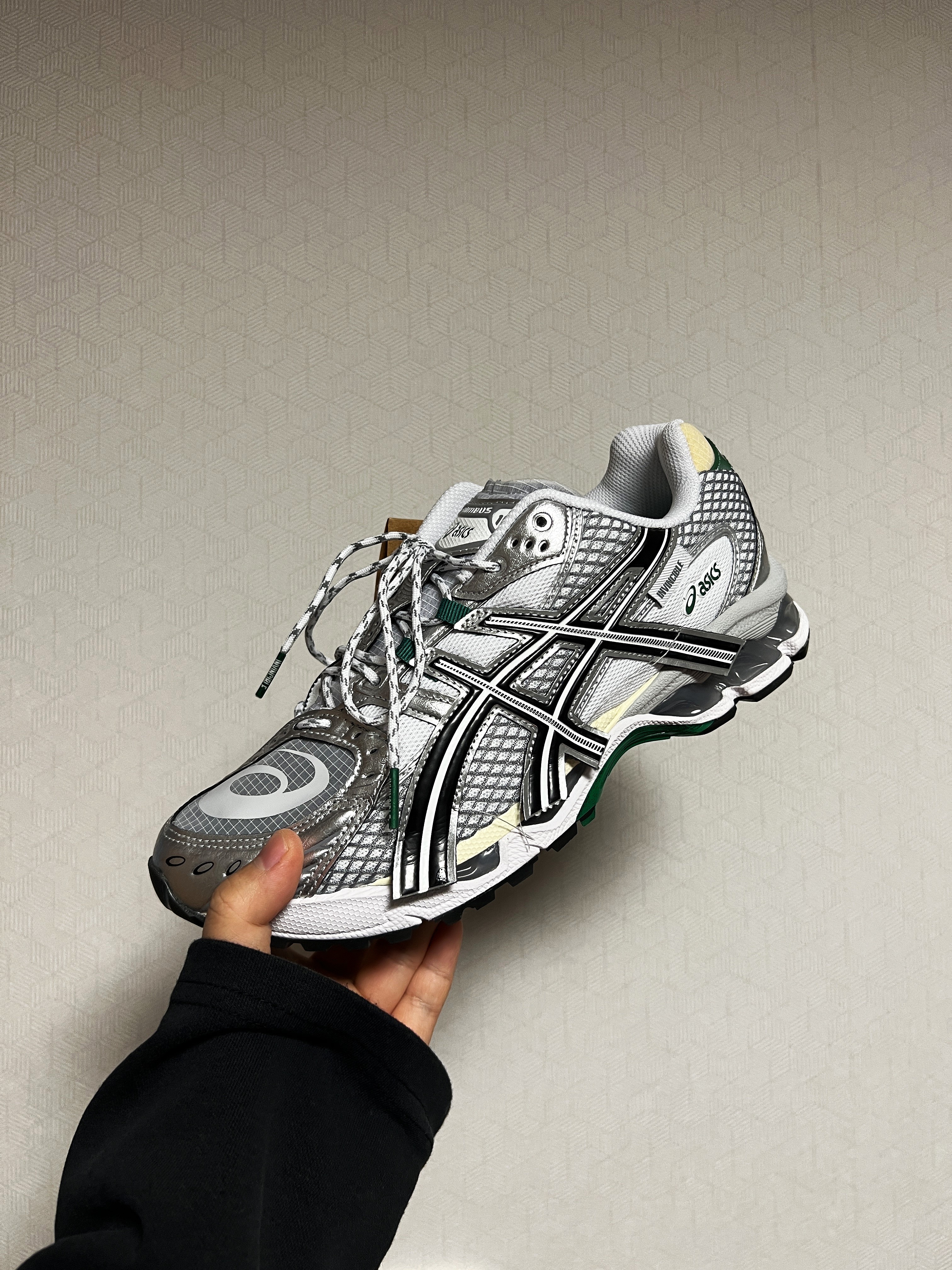Asics x Invincible Gel-Nimbus 10.1 HTTP 404 Green 착용 스타일