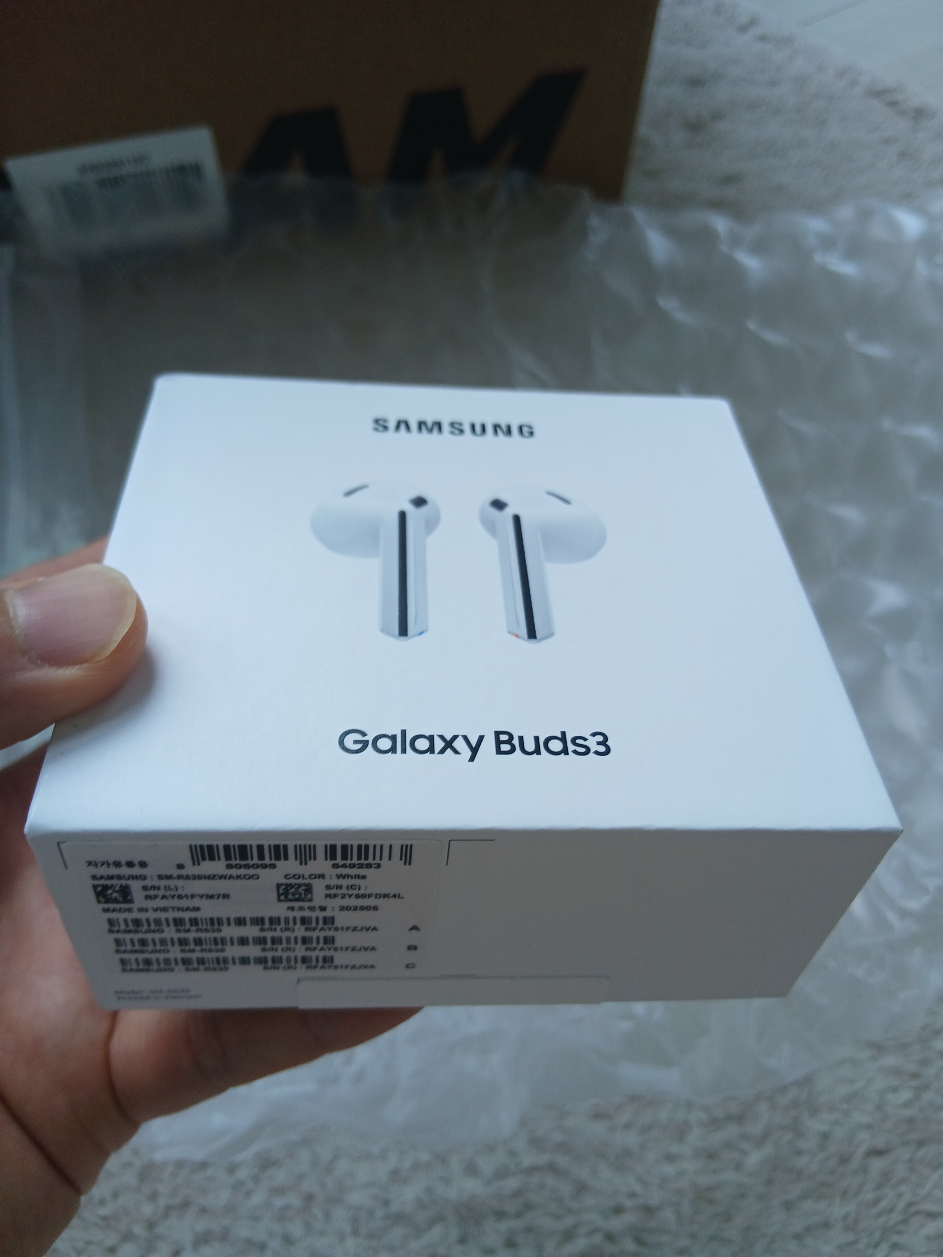 Samsung Galaxy Buds3 White 착용 스타일 - 1