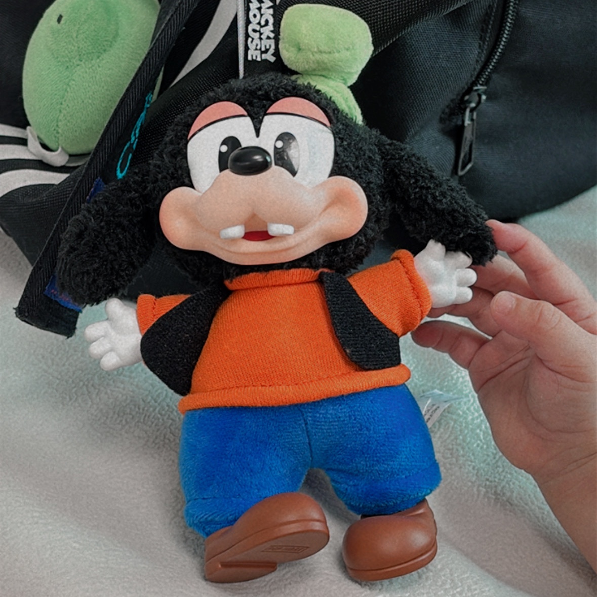 Pop Mart Mickey Family Cute Together Keychain Series Figures Sealed Case (8 Blind Boxes) 착용 스타일 - 3