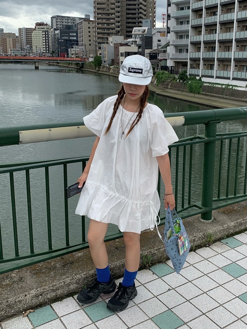 COYSEIO Milky Star Tote Bag Sky Blue, Salomon XT-6 Expanse Black Ebony 착용 스타일