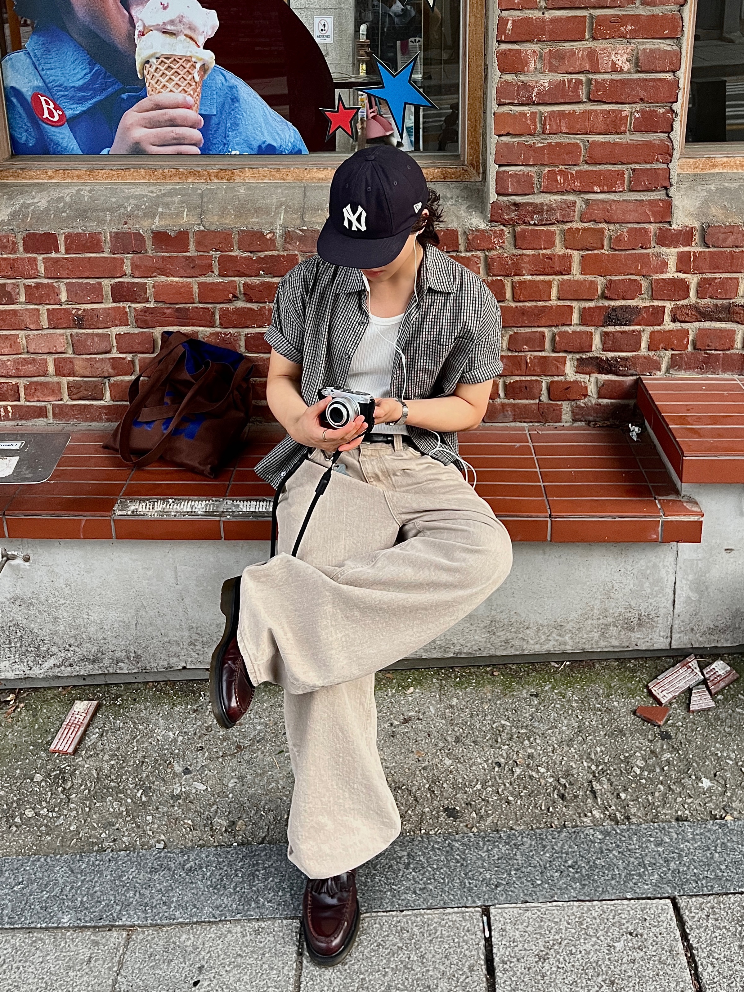 noun Wide Curved Denim Pants Sand Beige, Dr. Martens Adrian Arcadia Leather Loafers Cherry Red 착용 스타일 - 5