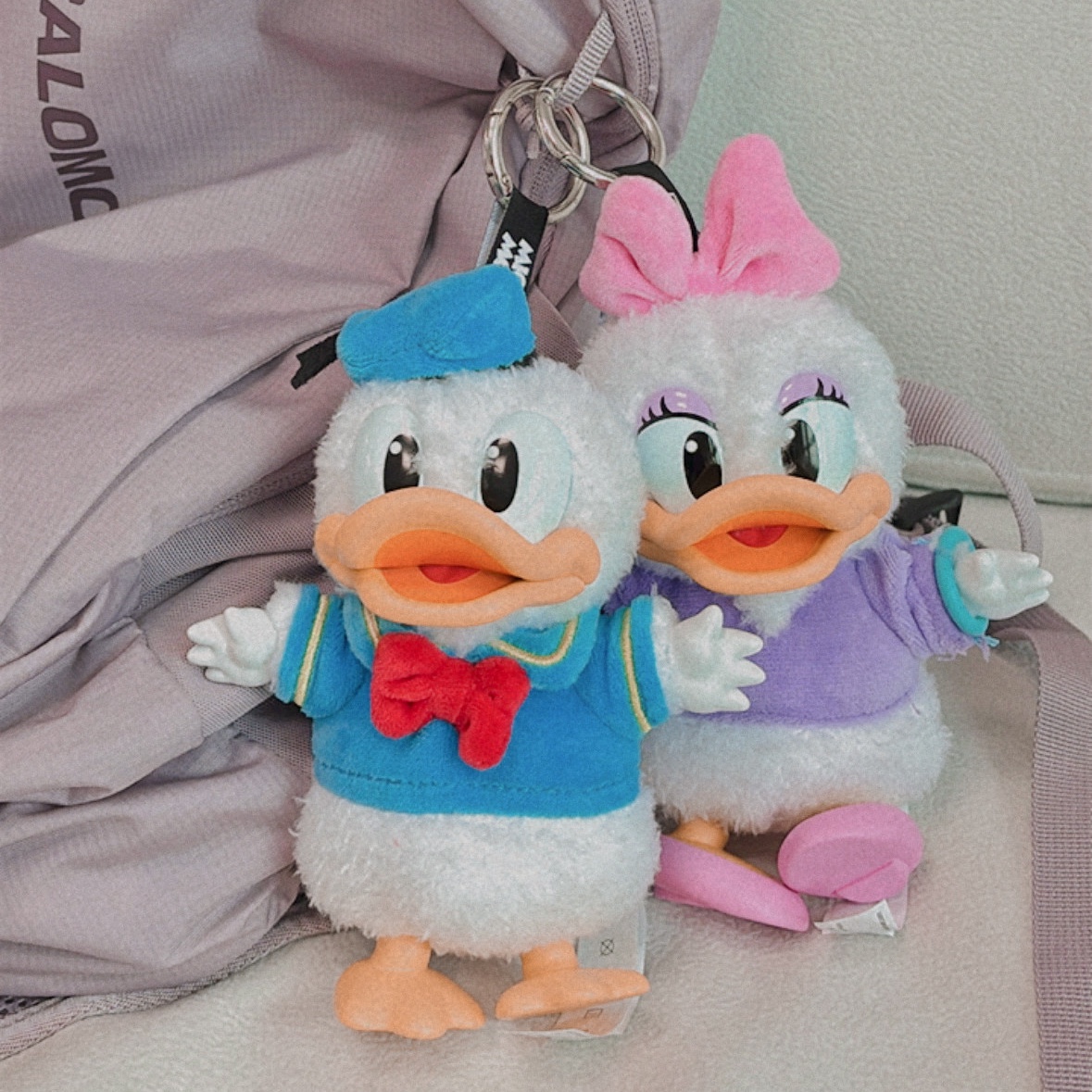 Pop Mart Mickey Family Cute Together Keychain Series Figures Sealed Case (8 Blind Boxes) 착용 스타일 - 1