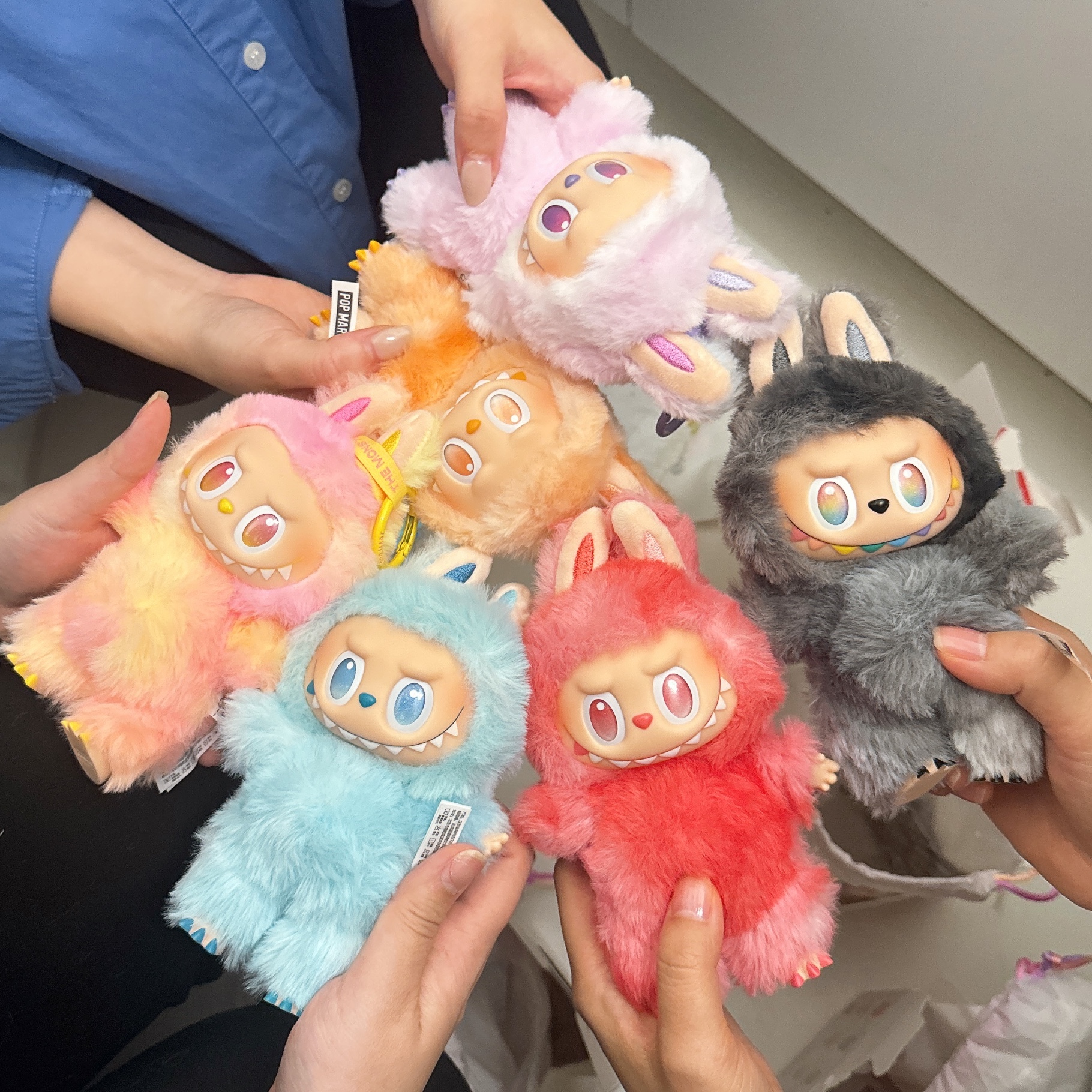Pop Mart Labubu The Monsters Highlight Series Sealed Case (6 Blind Boxes) 착용 스타일