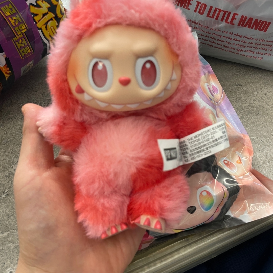 Pop Mart Labubu The Monsters Highlight Series Sealed Case (Bundle of 2/1 Blind Box) 착용 스타일