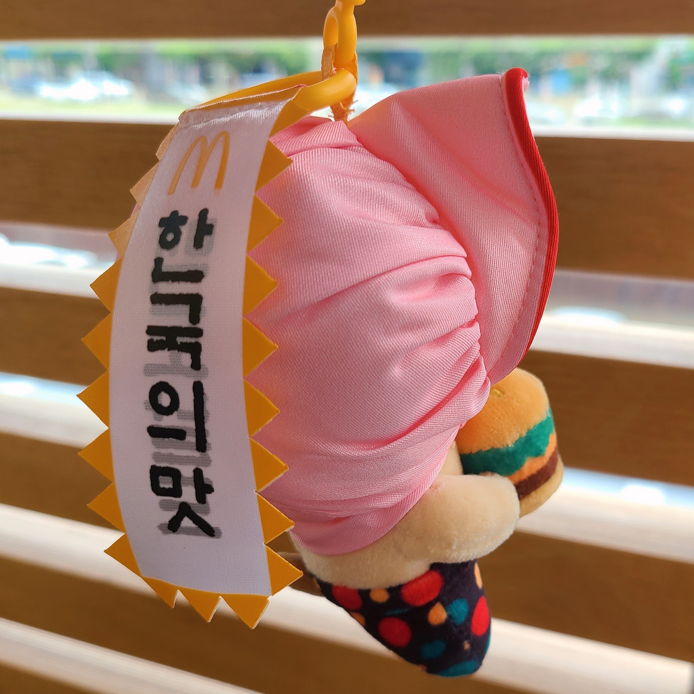 McDonald’s x Kakao Friends Choonsik Granny Choonsik Keyring 착용 스타일 - 1