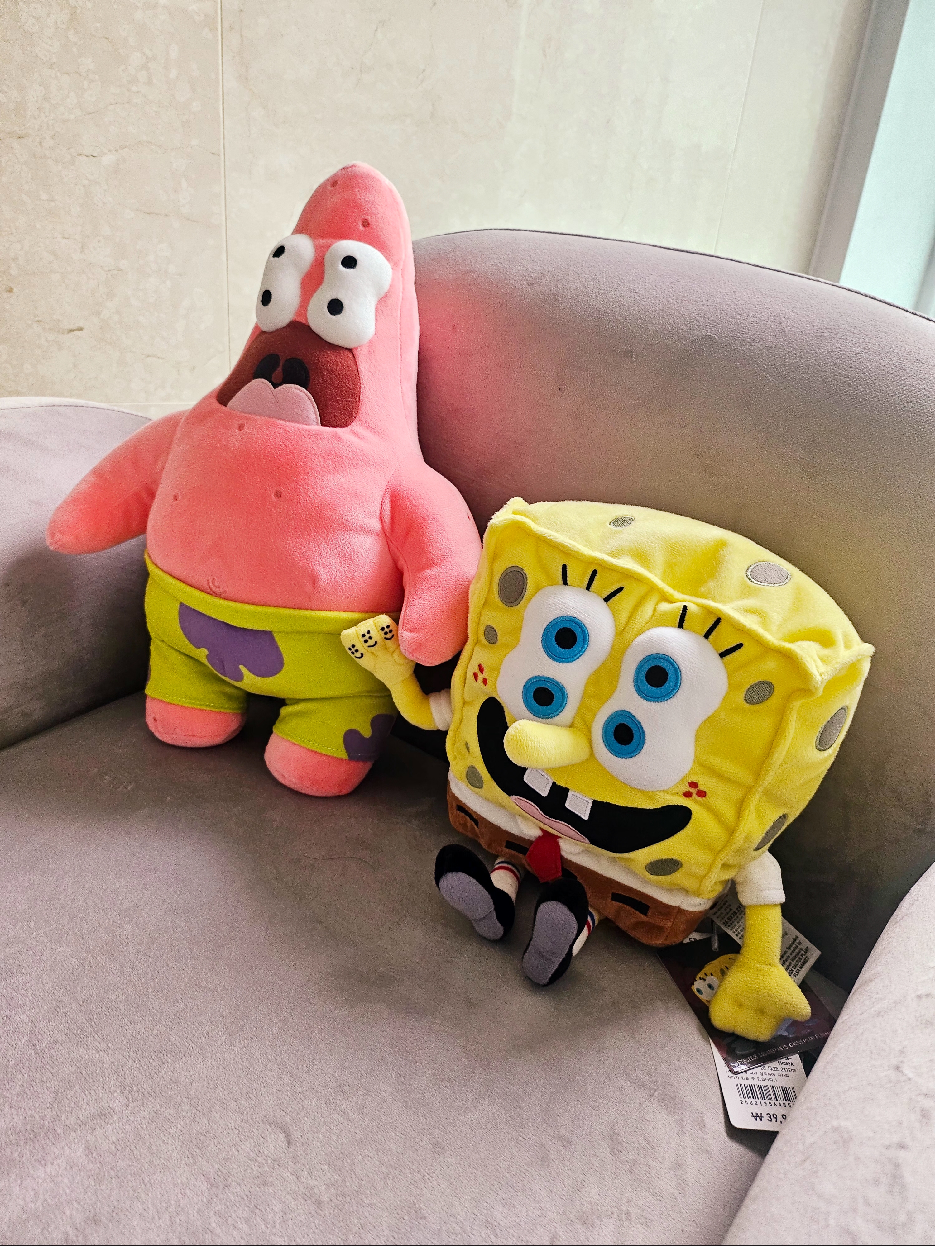 Uniqlo UT x CPFM x SpongeBob Plush Toy SpongeBob, Uniqlo UT x CPFM x SpongeBob Plush Toy Patrick Star 착용 스타일