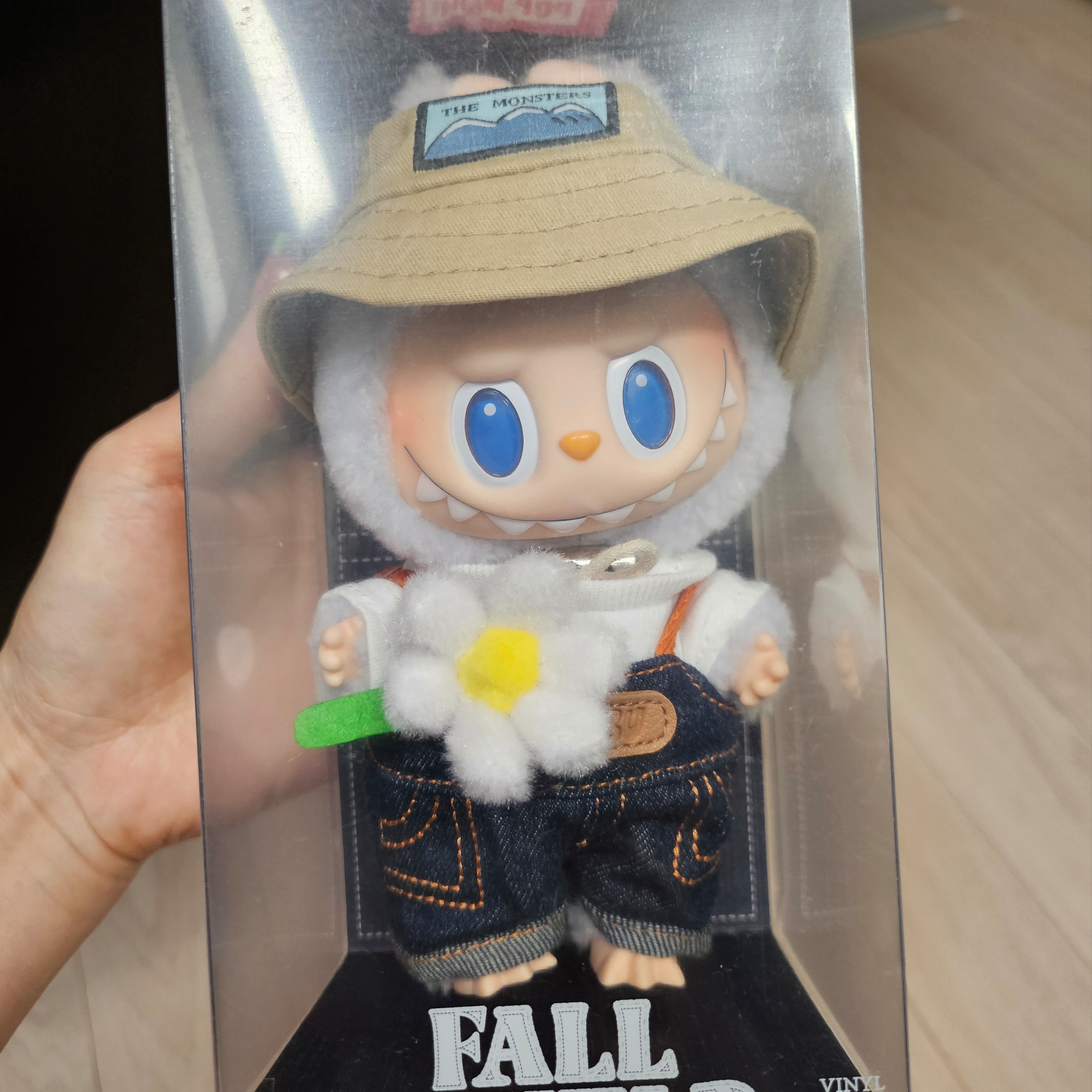Pop Mart Fall In Wild Labubu Series Toy Keyring 착용 스타일
