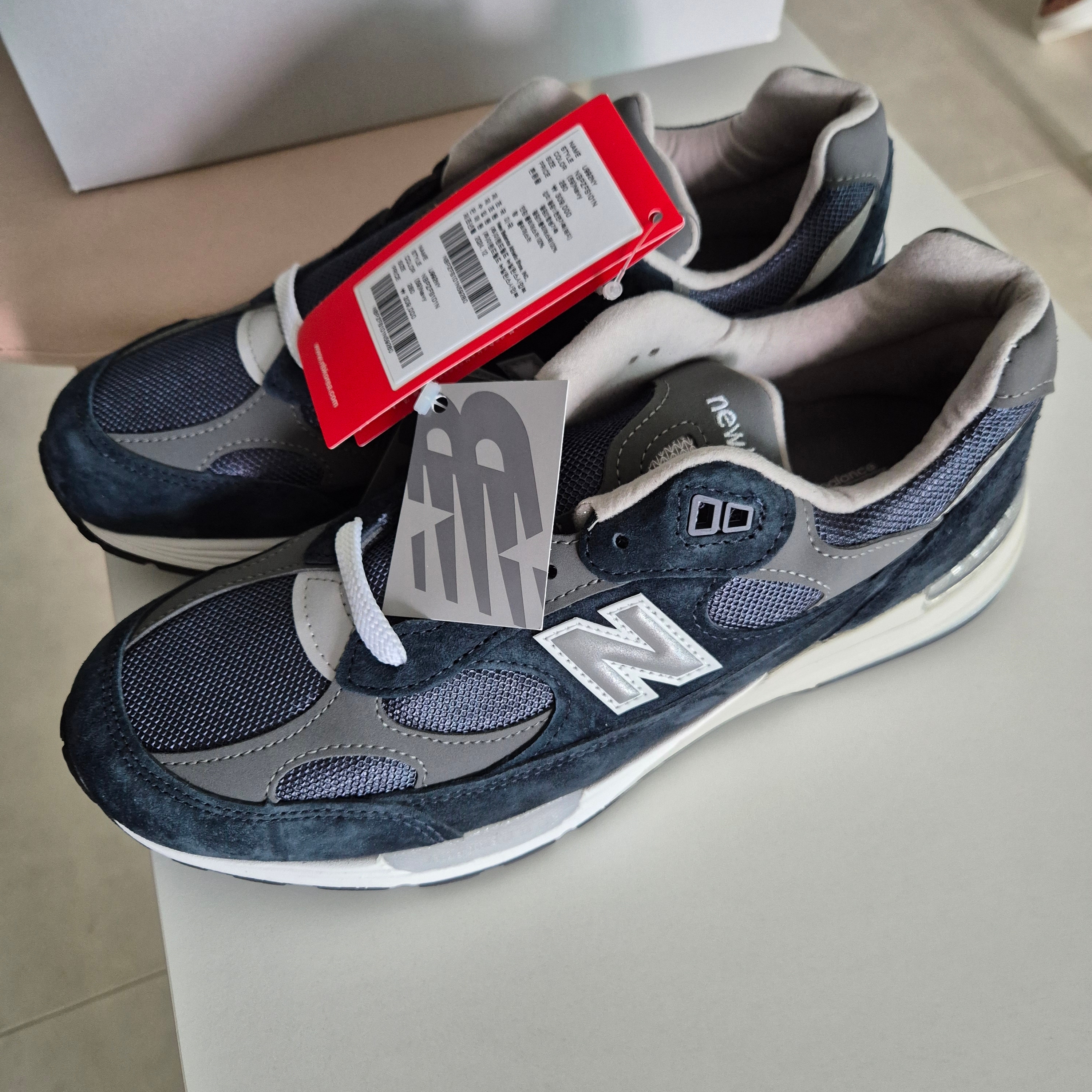 New Balance 992 Made in USA Core Navy 착용 스타일 - 1