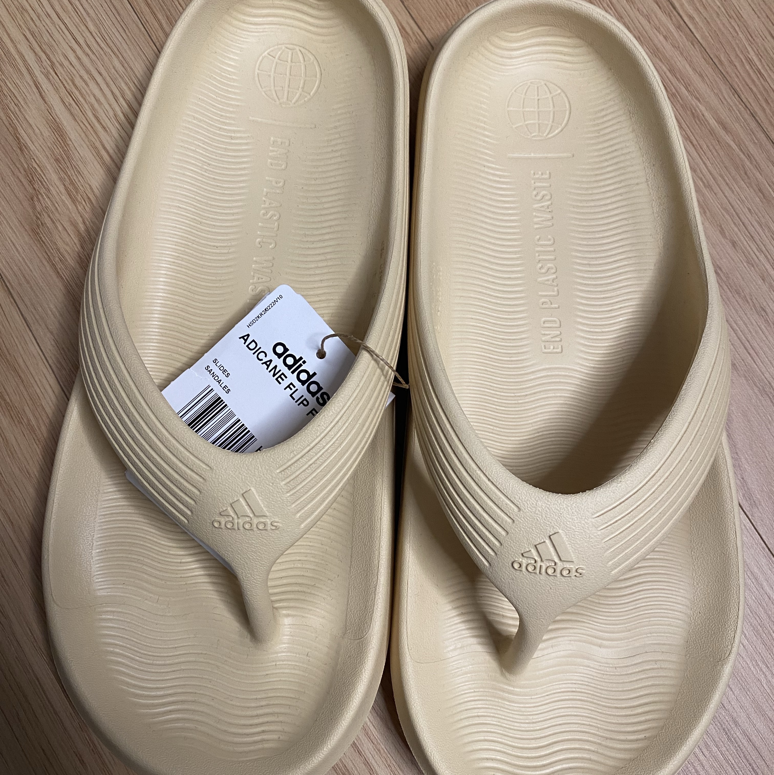 Adidas Adicane Flip-Flops Sand Strata 착용 스타일