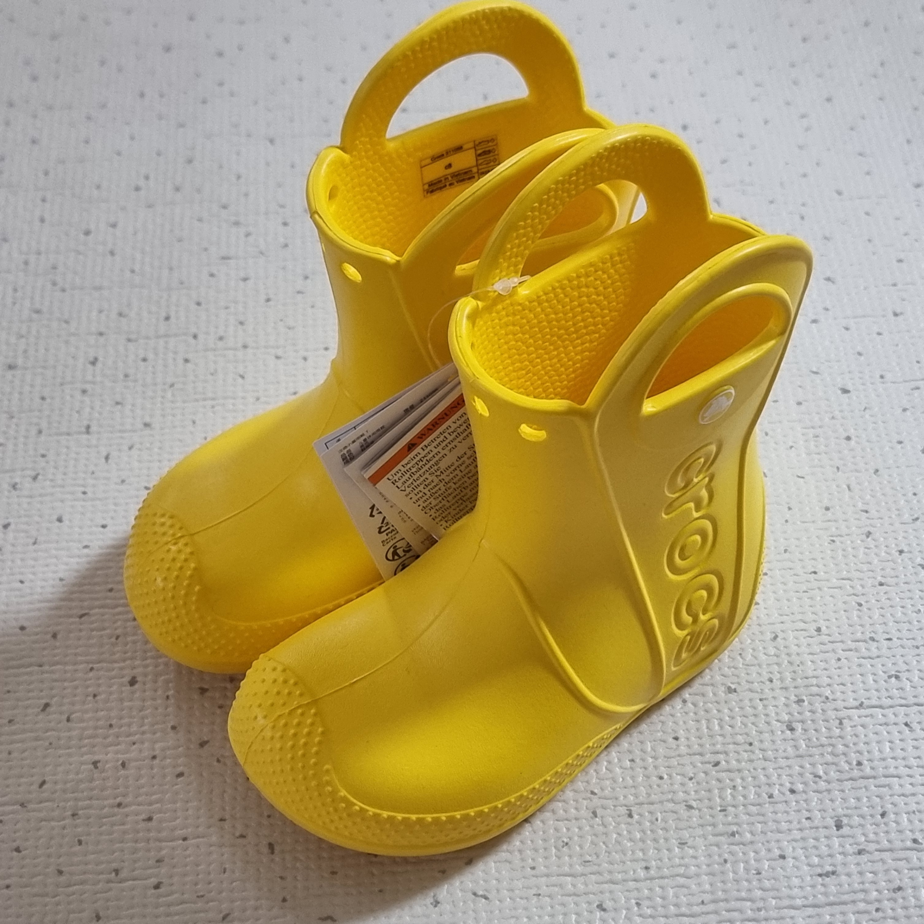 (TD) Crocs Handle It Rain Boot Yellow 착용 스타일