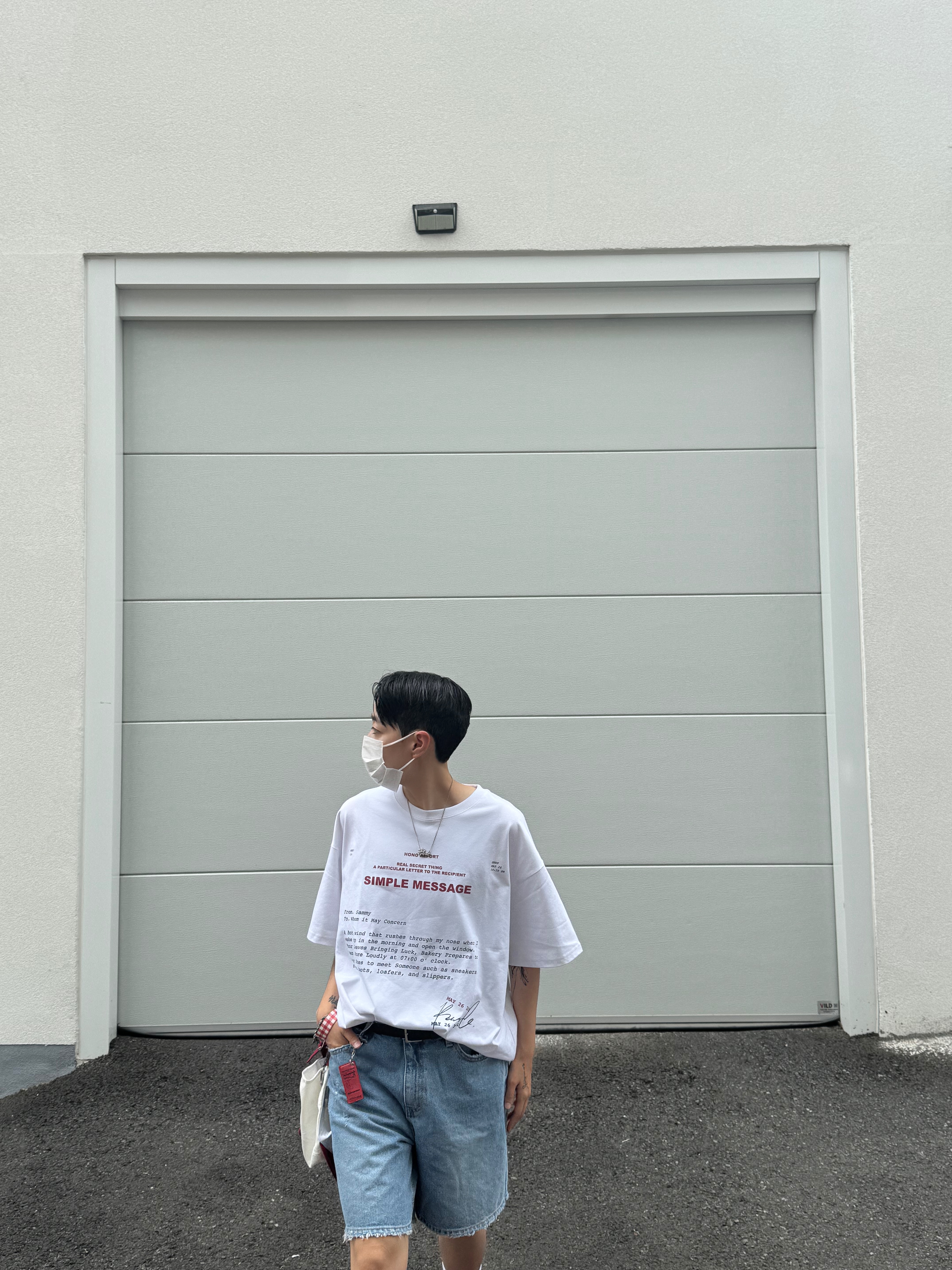 Hono Report Letter T-Shirt White, Hono Report Printed Faux Leather Bracelet Type 1 착용 스타일 - 4