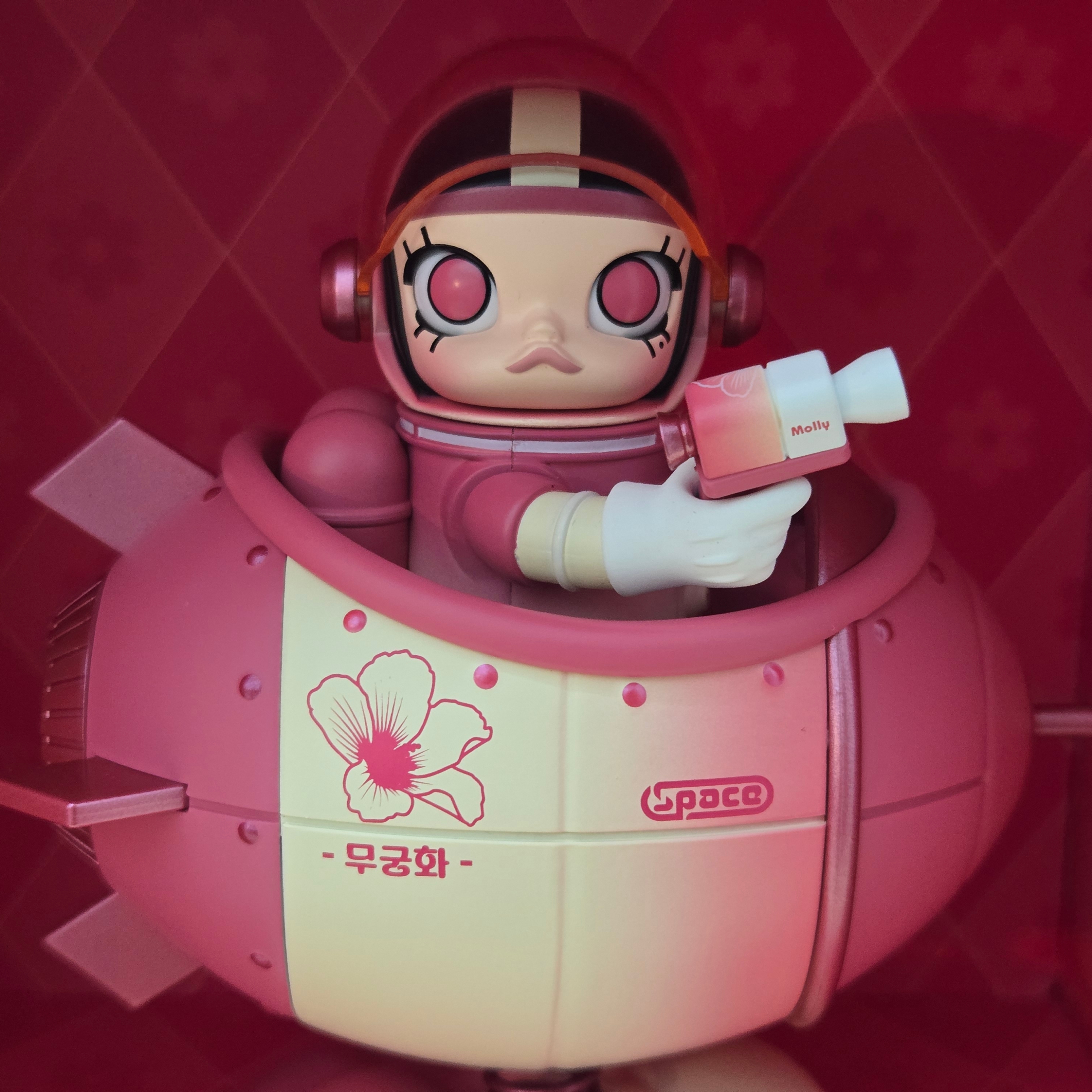 Pop Mart Mega Space Molly Blooming Series Mugunghwa 100%  - Korea Exclusive 착용 스타일 - 2