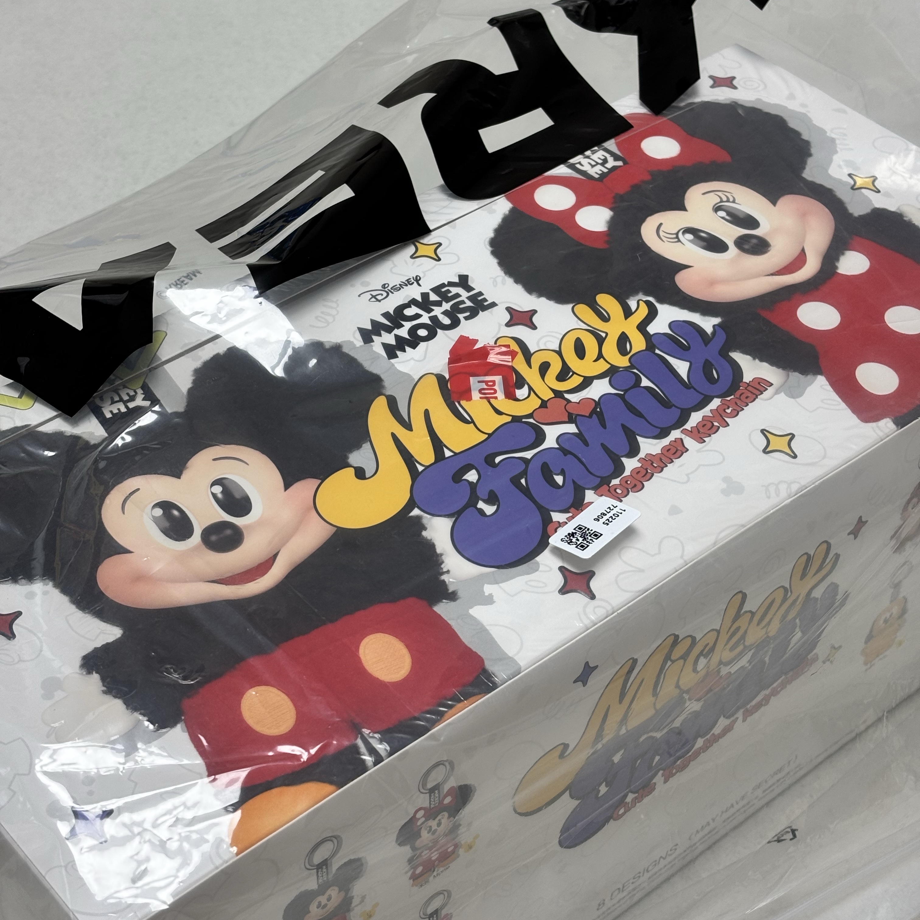 Pop Mart Mickey Family Cute Together Keychain Series Figures Sealed Case (8 Blind Boxes) 착용 스타일 - 4