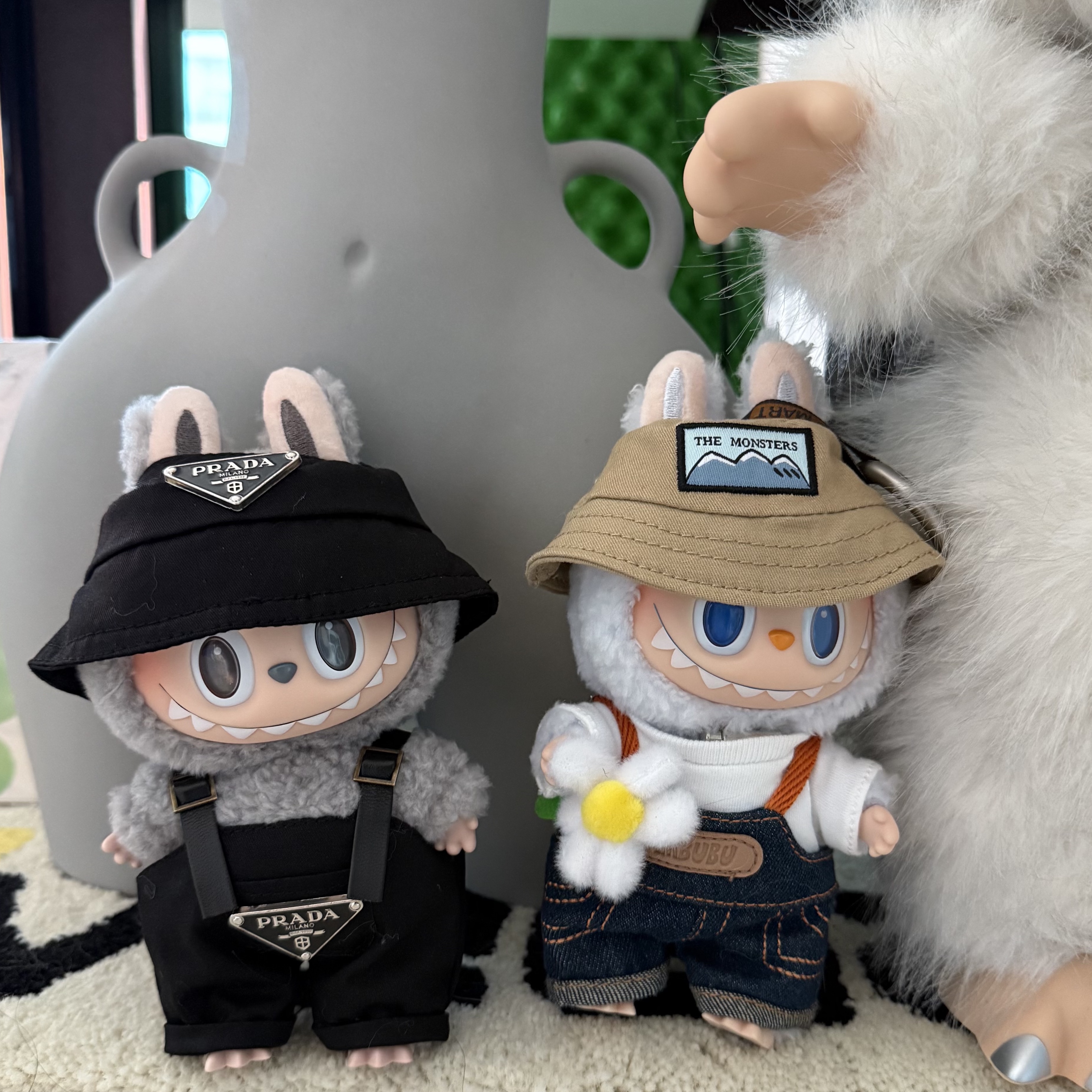 Pop Mart Labubu The Monsters Labubu Tasty Macarons Series Sesame Bean Keyring (Opened Case), Pop Mart Labubu The Monsters Highlight Series Sealed Case (6 Blind Boxes) 착용 스타일 - 2
