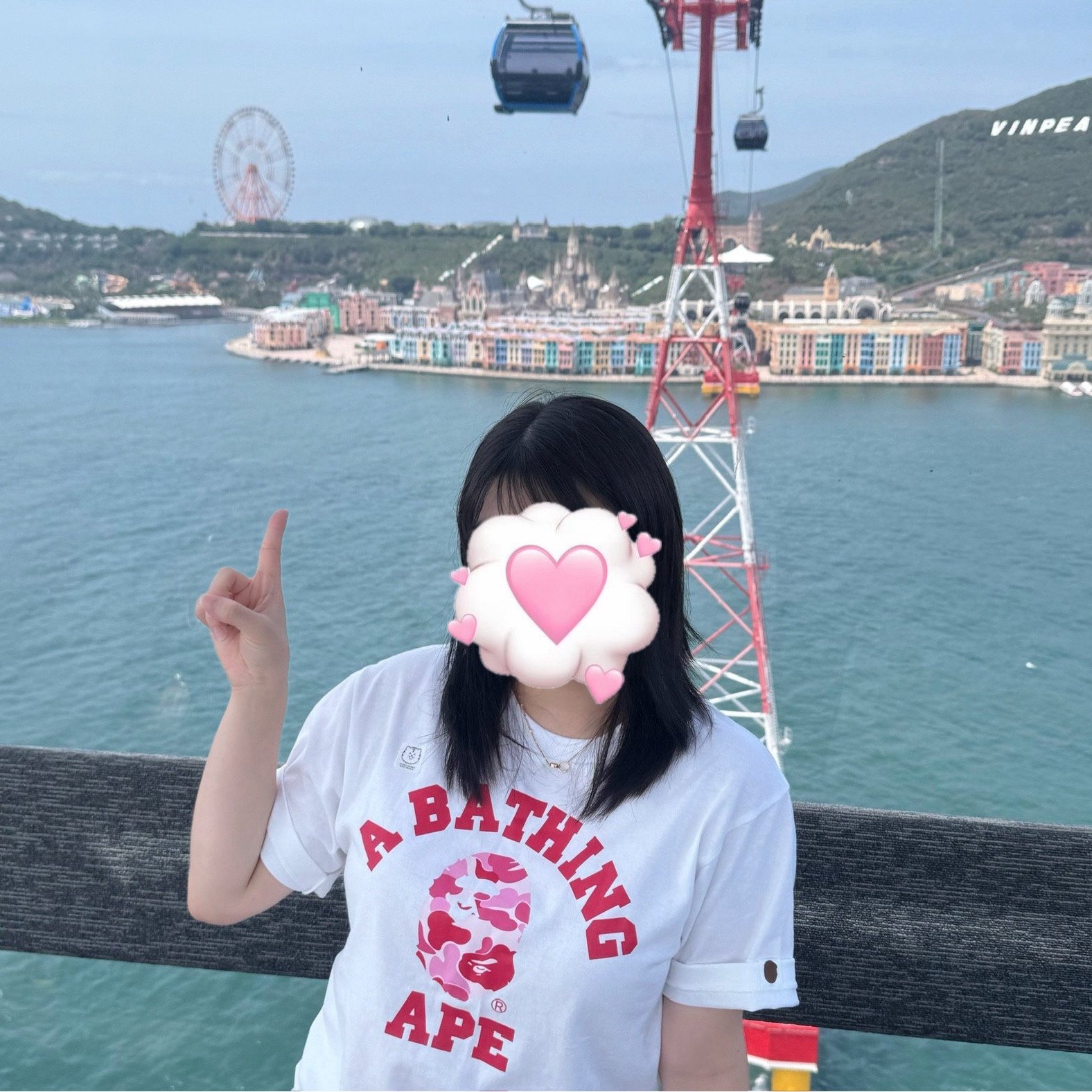 BAPE ABC Camo College T-Shirt White Pink 착용 스타일 - 1