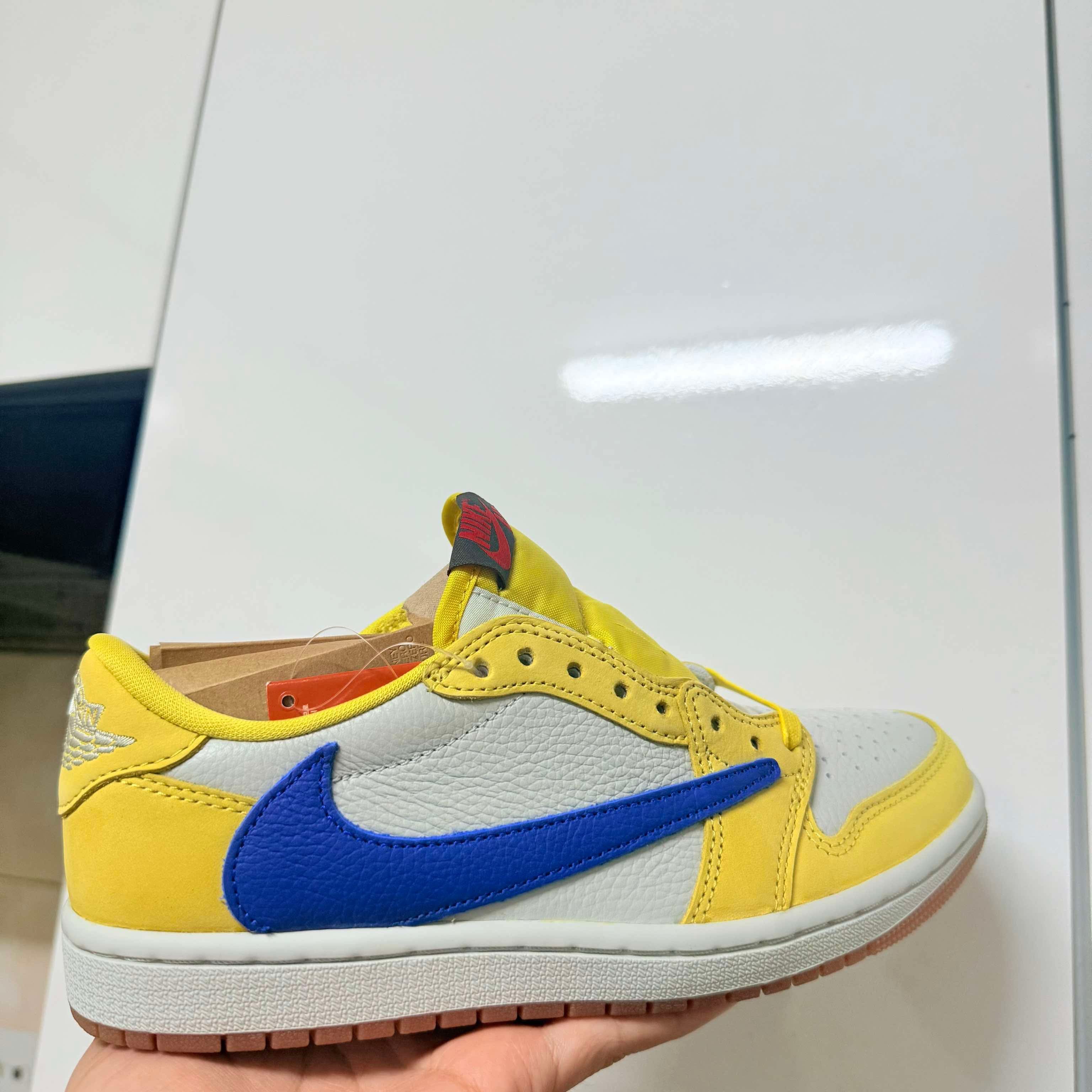 (W) Jordan 1 x Travis Scott Retro Low OG SP Canary 착용 스타일