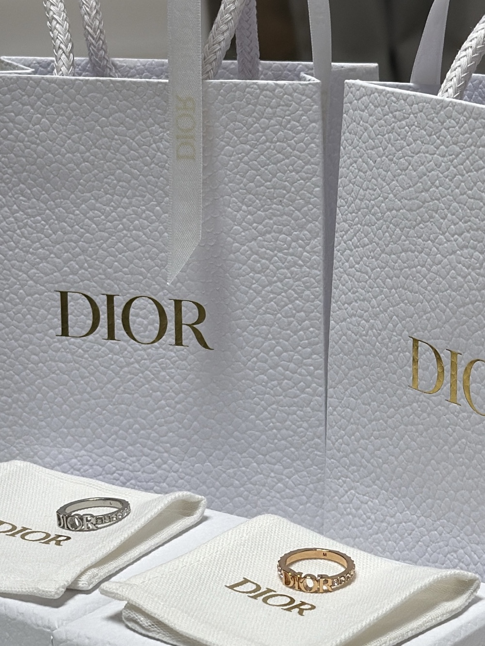 (W) Dior Diorevolution Ring Silver Finish Metal & White Crystals 착용 스타일