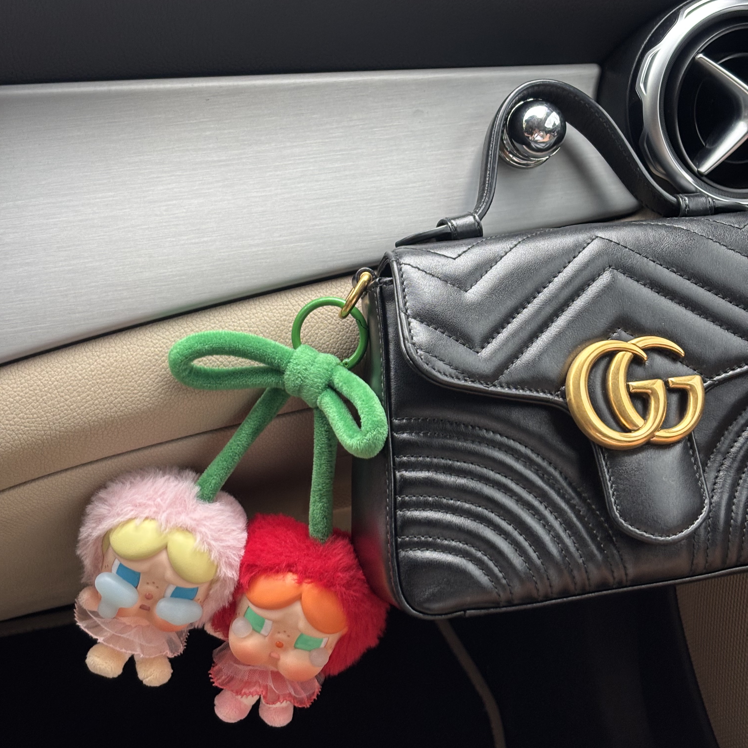 Gucci GG Marmont Mini Top Handle Bag Black, Pop Mart Crybaby Crying For Love Series Vinyl Plush 착용 스타일