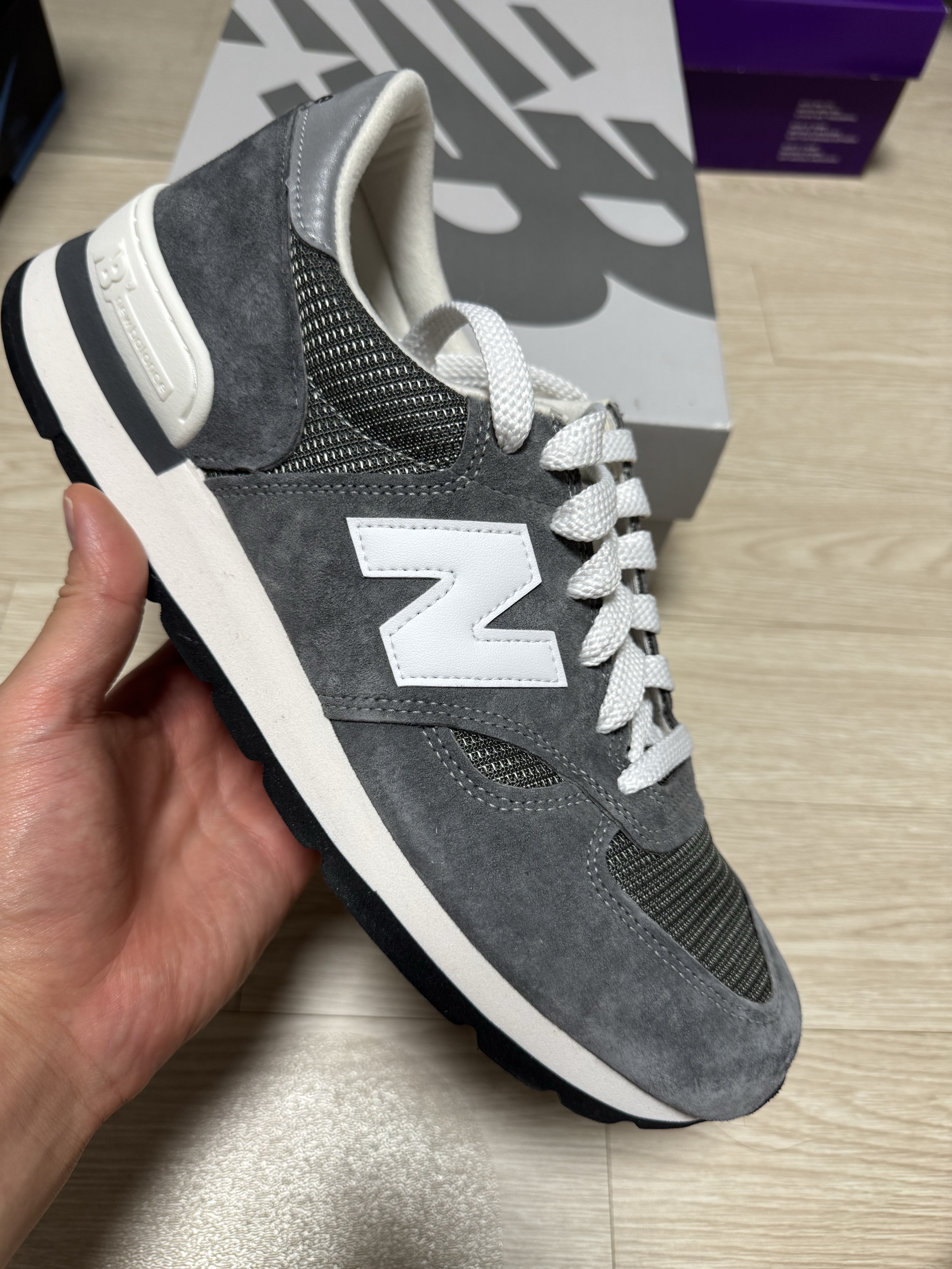 New Balance 990v1 Made in USA Grey White 착용 스타일