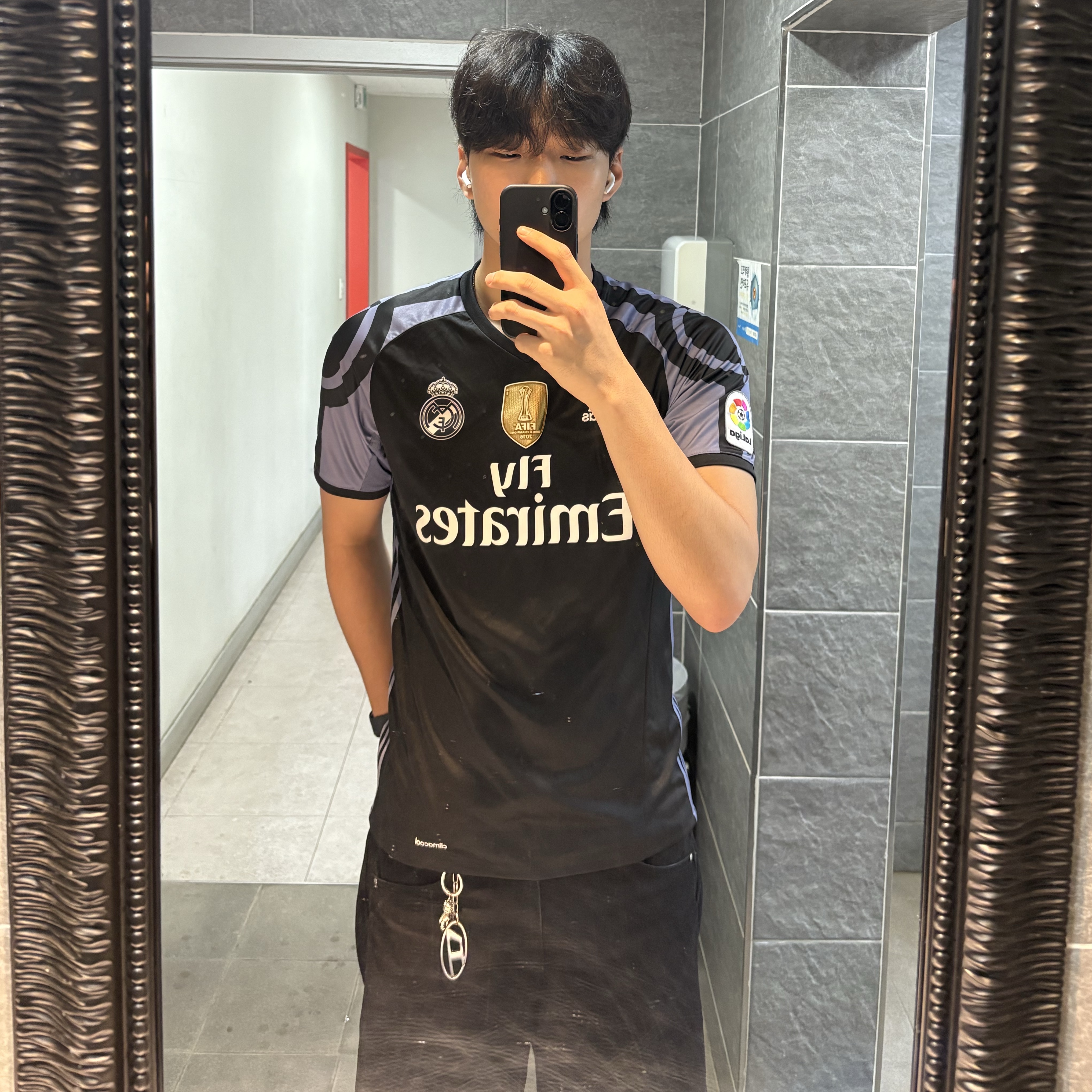 Adidas Yeezy Foam RNNR Carbon, Adidas Flames Denim Shorts Medium Black - KR Sizing 착용 스타일
