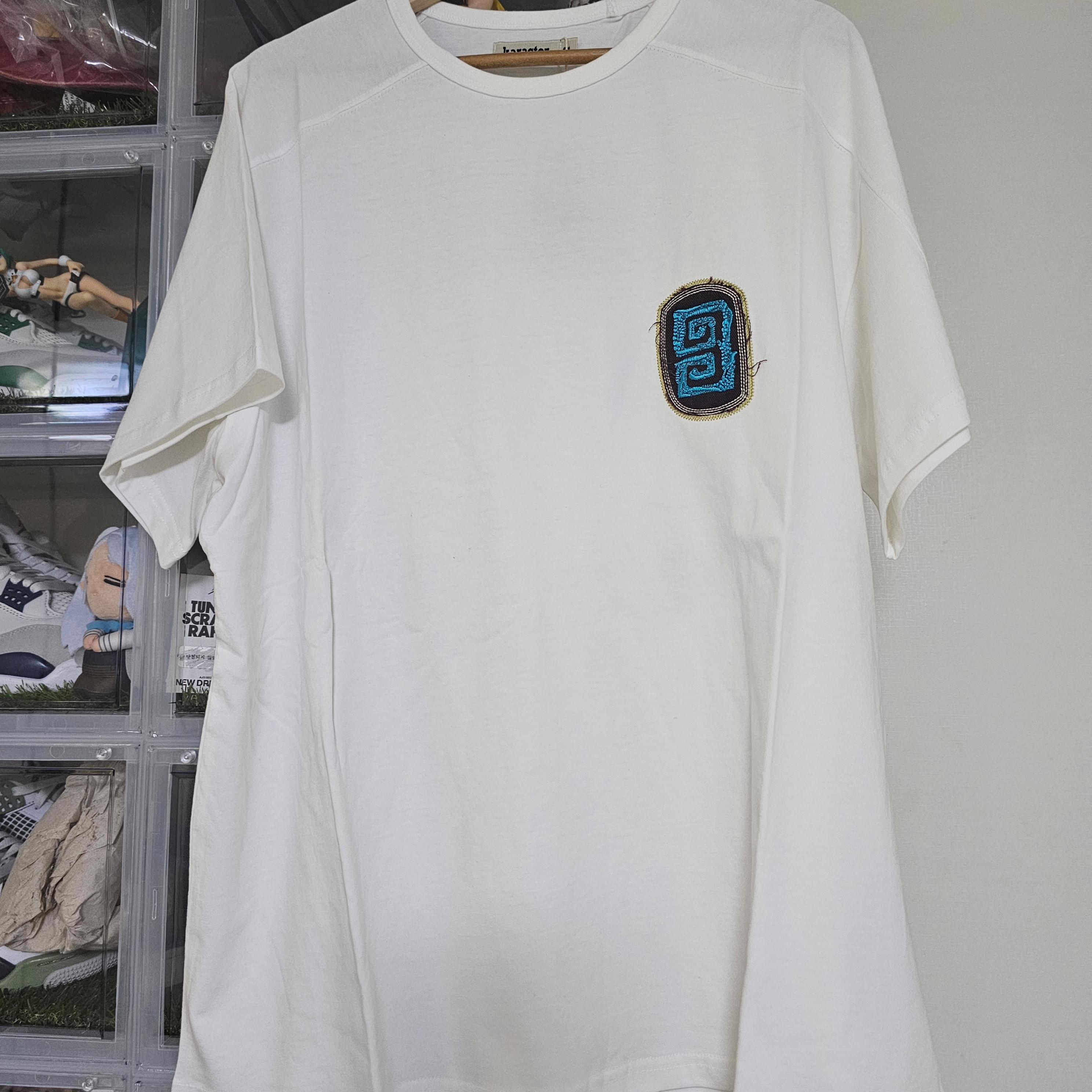 Karactor Fuzzy Half T-shirt Off White 착용 스타일 - 2