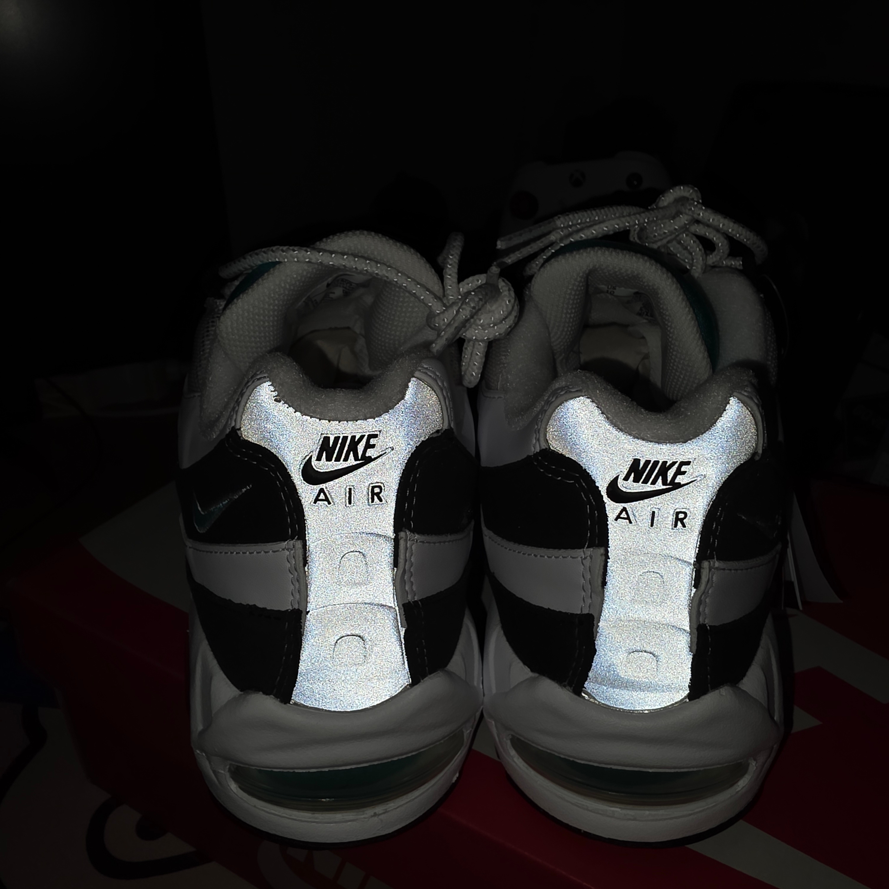 Nike Air Max 95 OG White and Black 착용 스타일 - 3