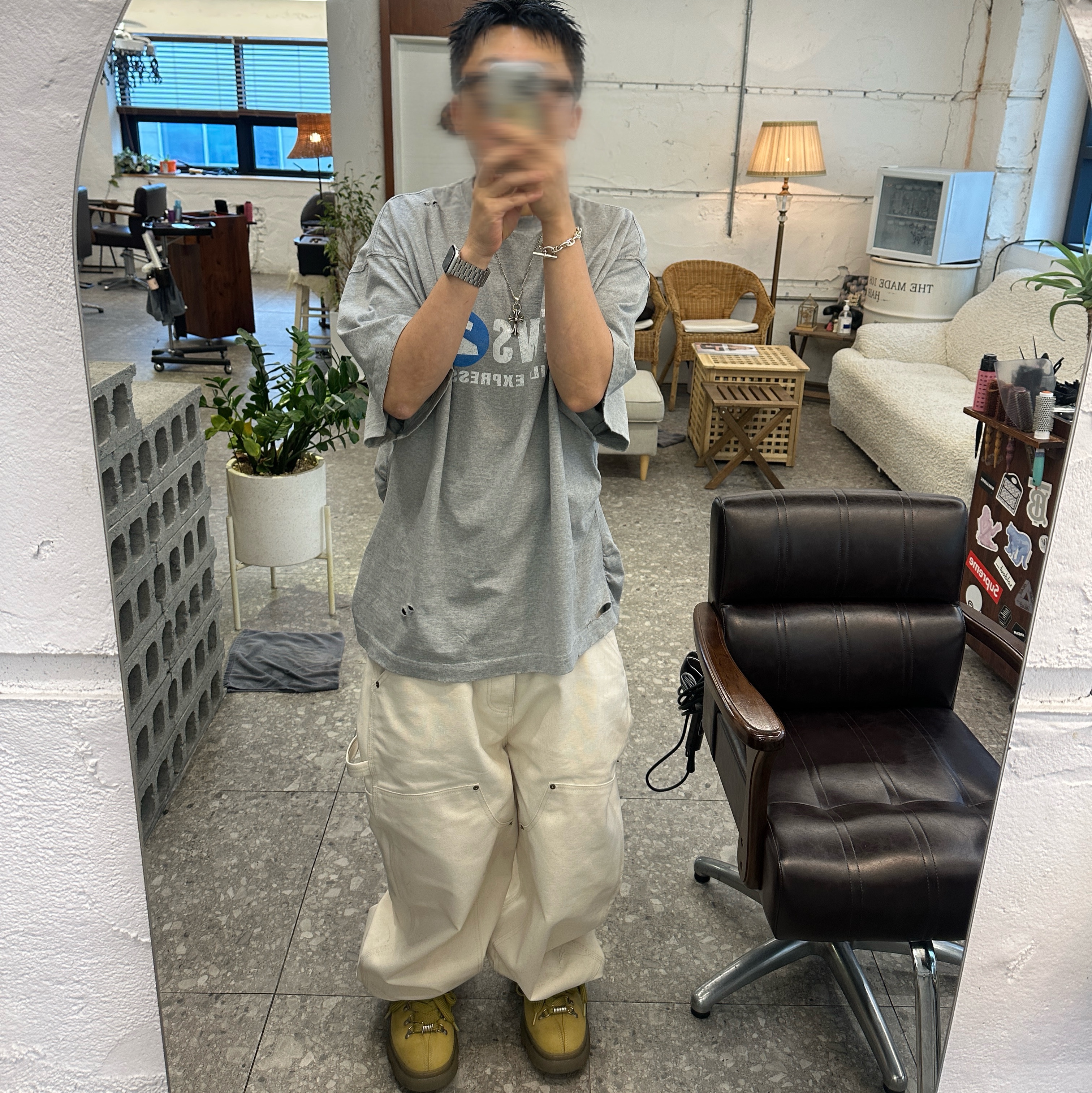 Nonnod Puckering News T-shirt Vintage grey, Undermycar Pure Hardstone Carpenter Pants Ivory - 24FW 착용 스타일 - 4