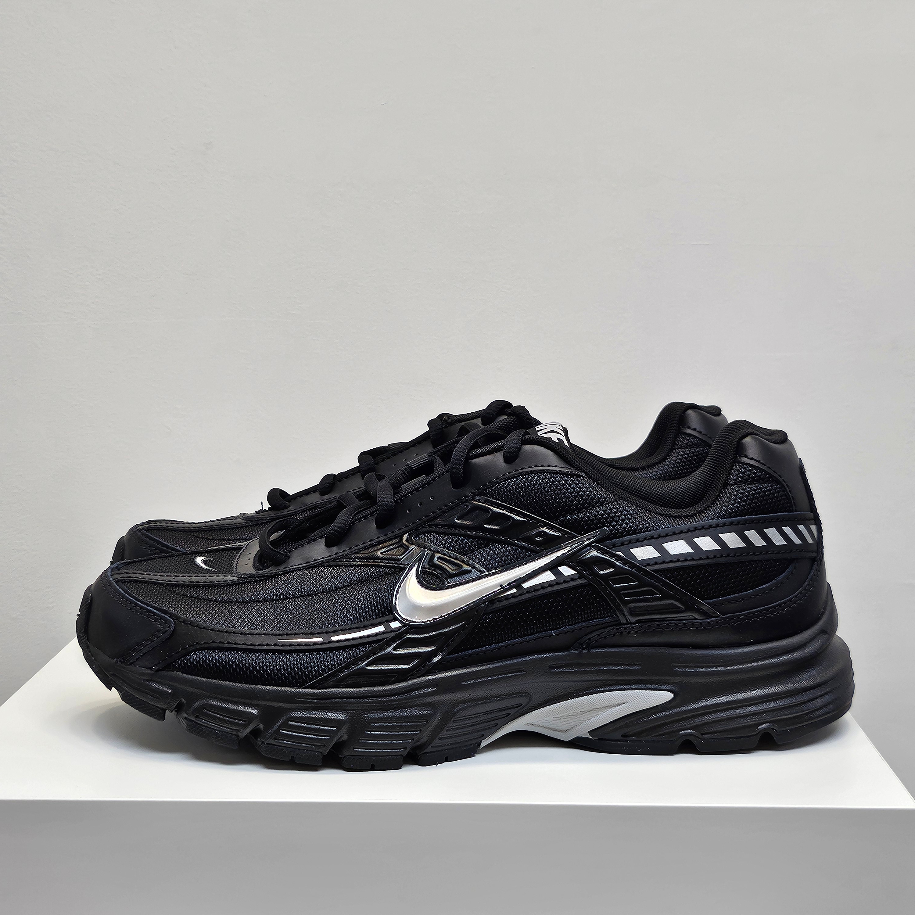 Nike Initiator Black Metallic Silver 착용 스타일