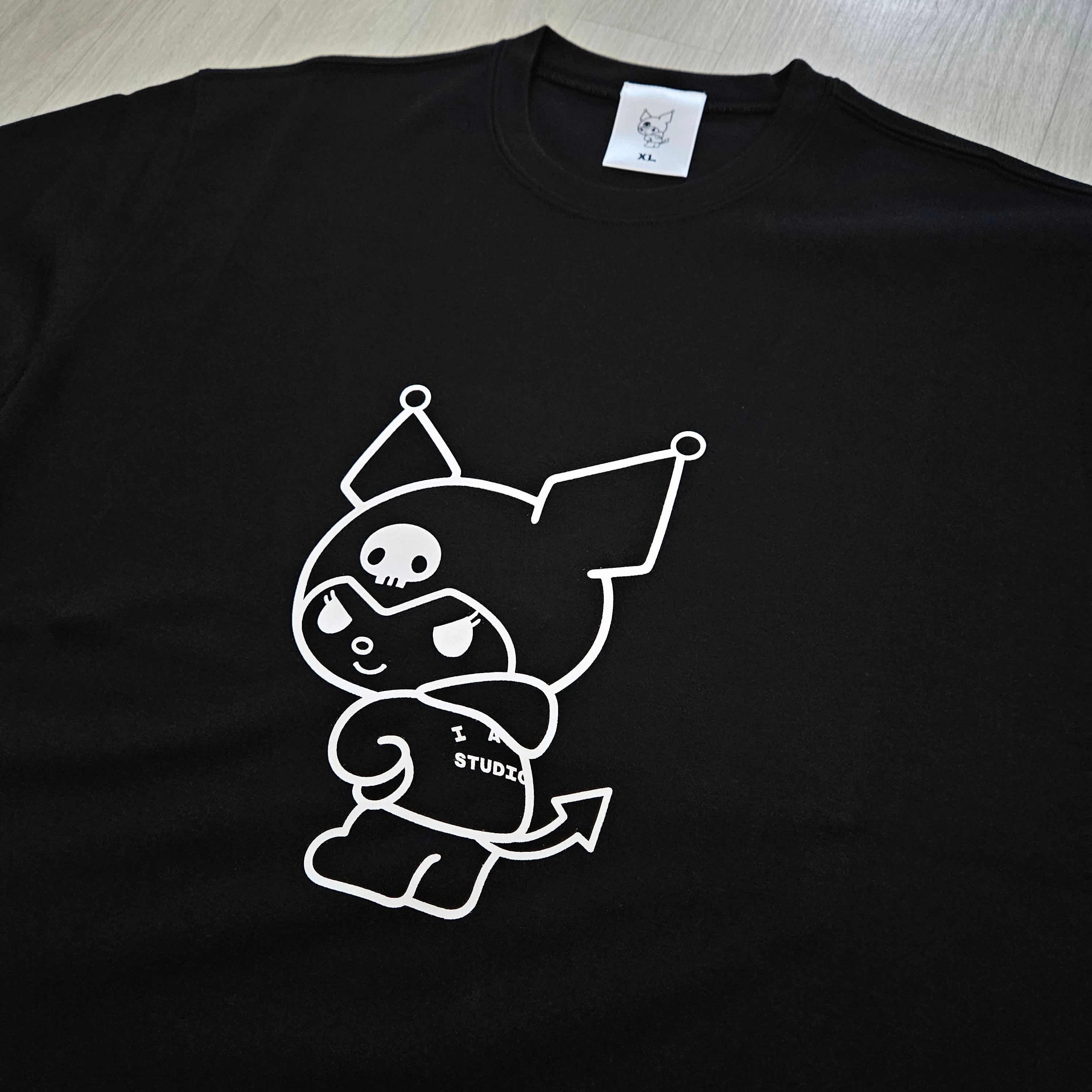 IAB Studio Kuromi T-shirts Black White 착용 스타일 - 2