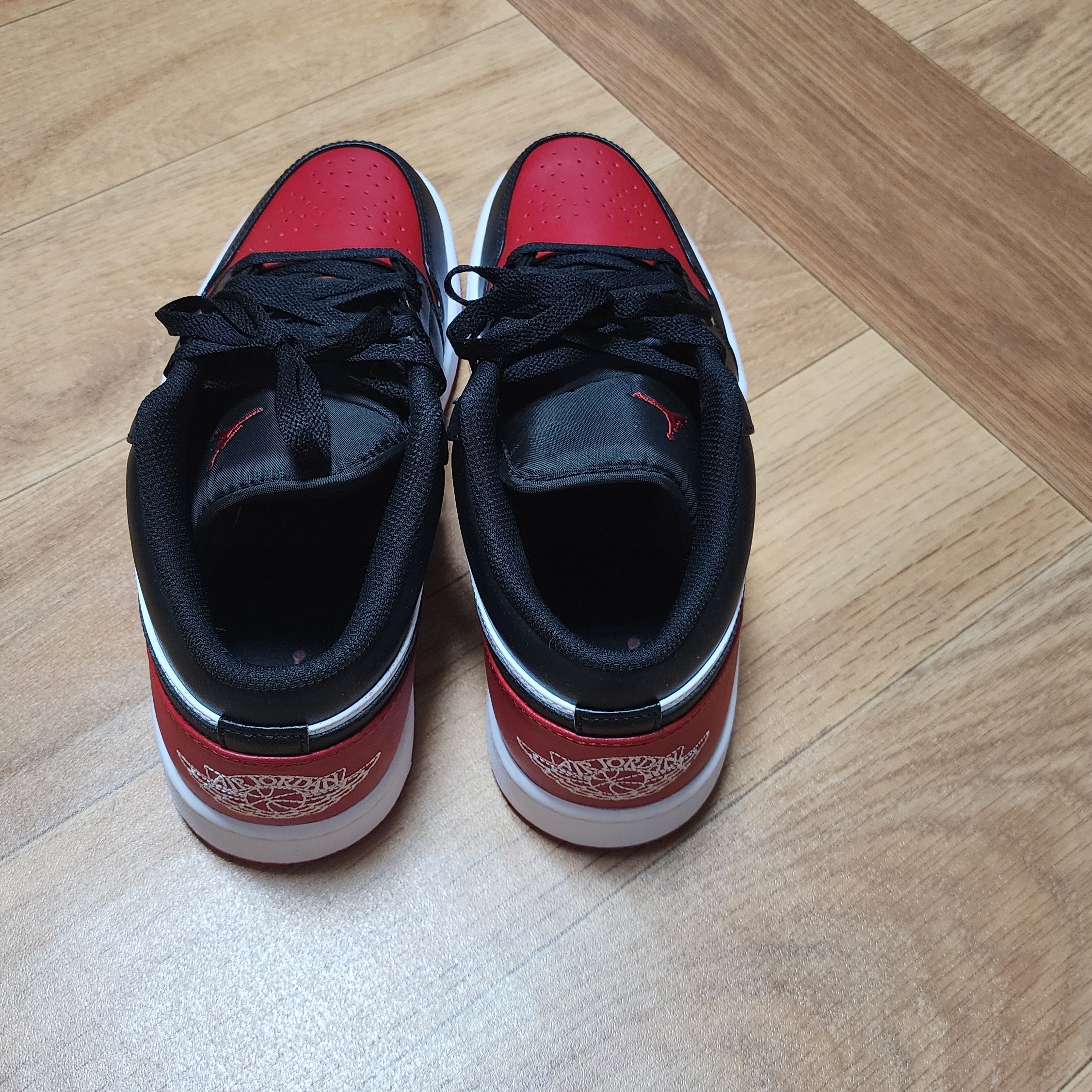 Jordan 1 Low White Varsity Red 착용 스타일 - 2