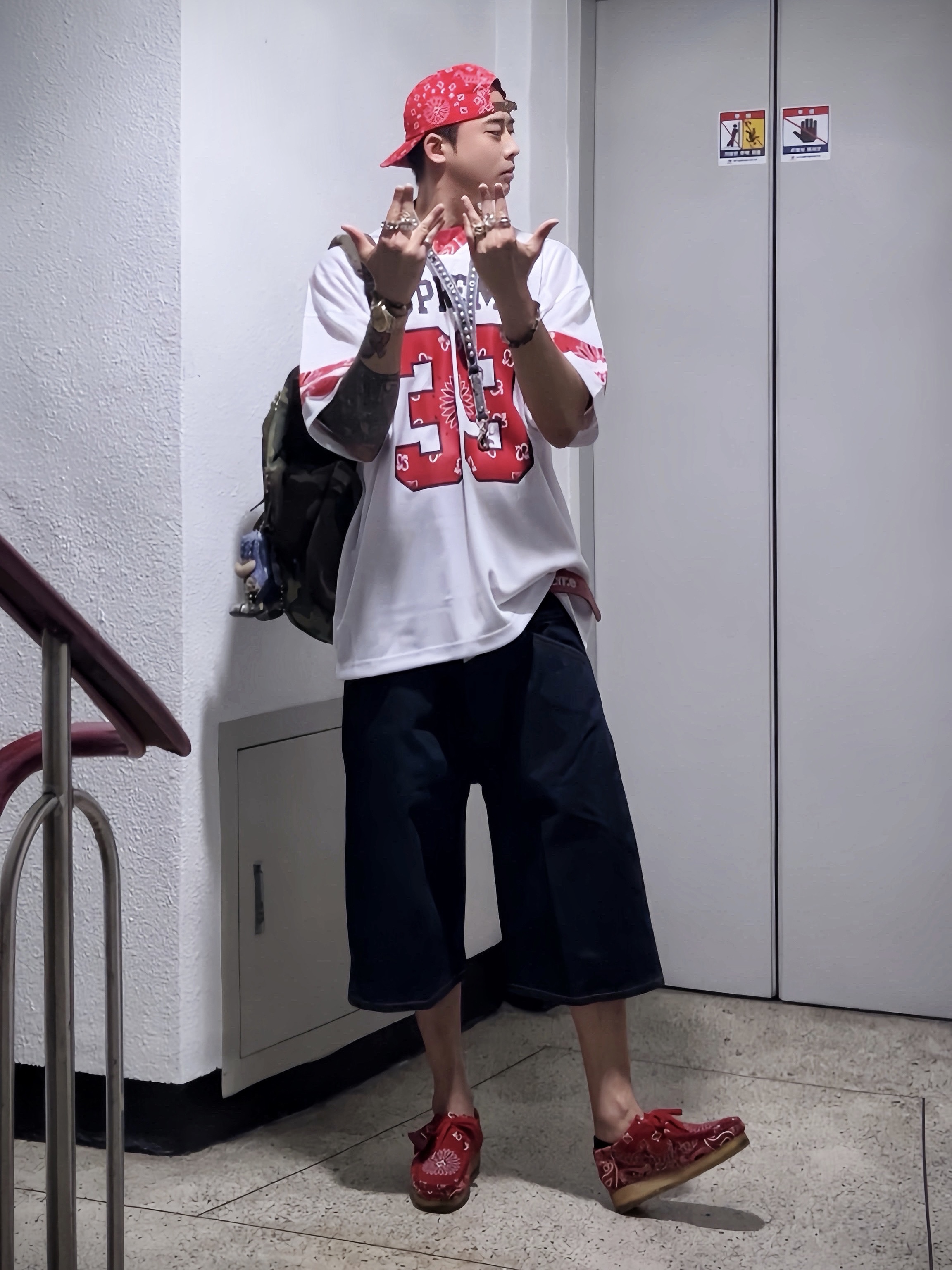 Supreme Bandana Camp Cap Red - 21SS, Supreme Hanes Bandana Tagless T-Shirt Red (2 Pack) 착용 스타일