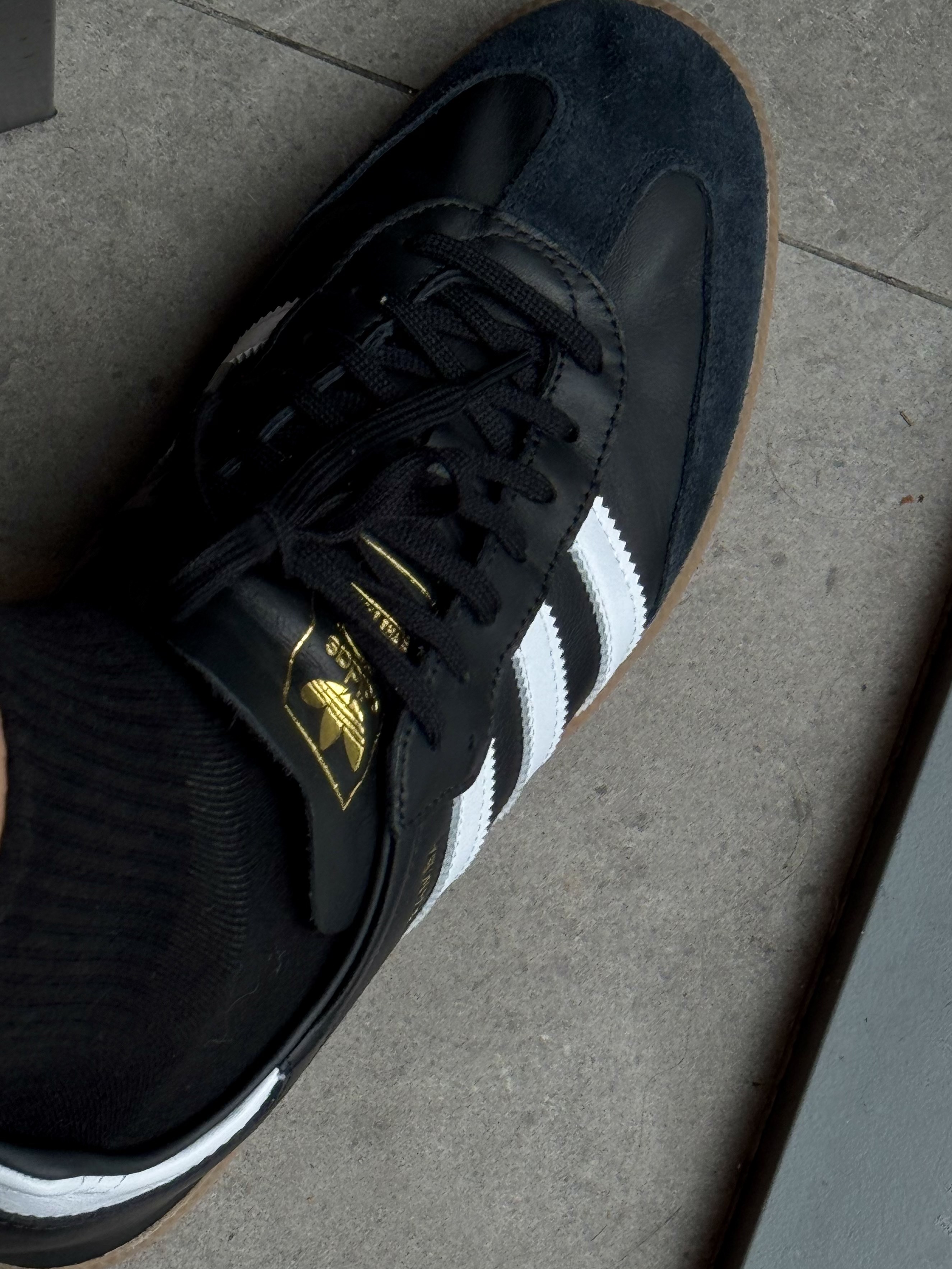 Adidas Samba Decon Core Black, Chanel Boy De Chanel Lip Balm 착용 스타일 - 2