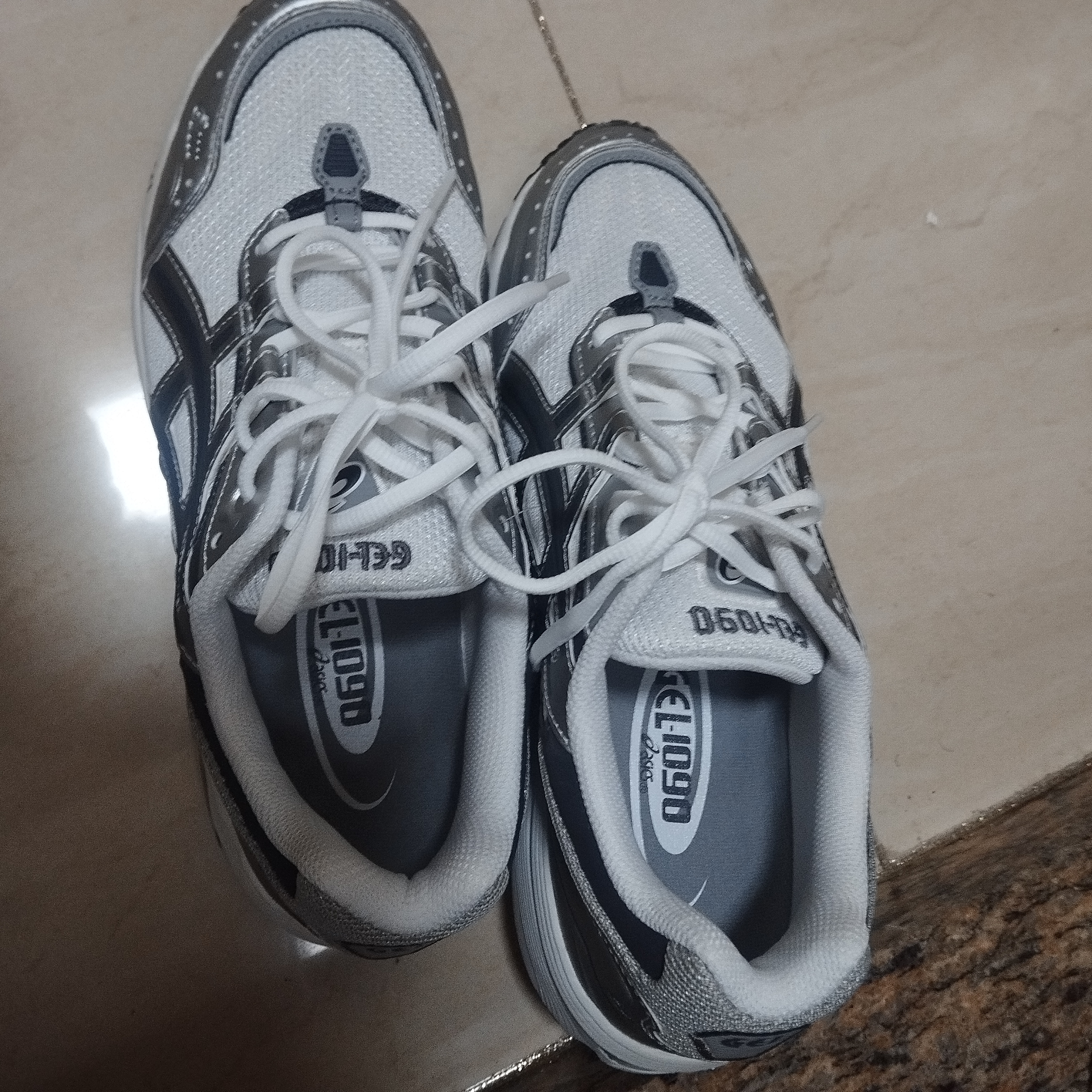 Asics Gel-1090 White Silver 착용 스타일
