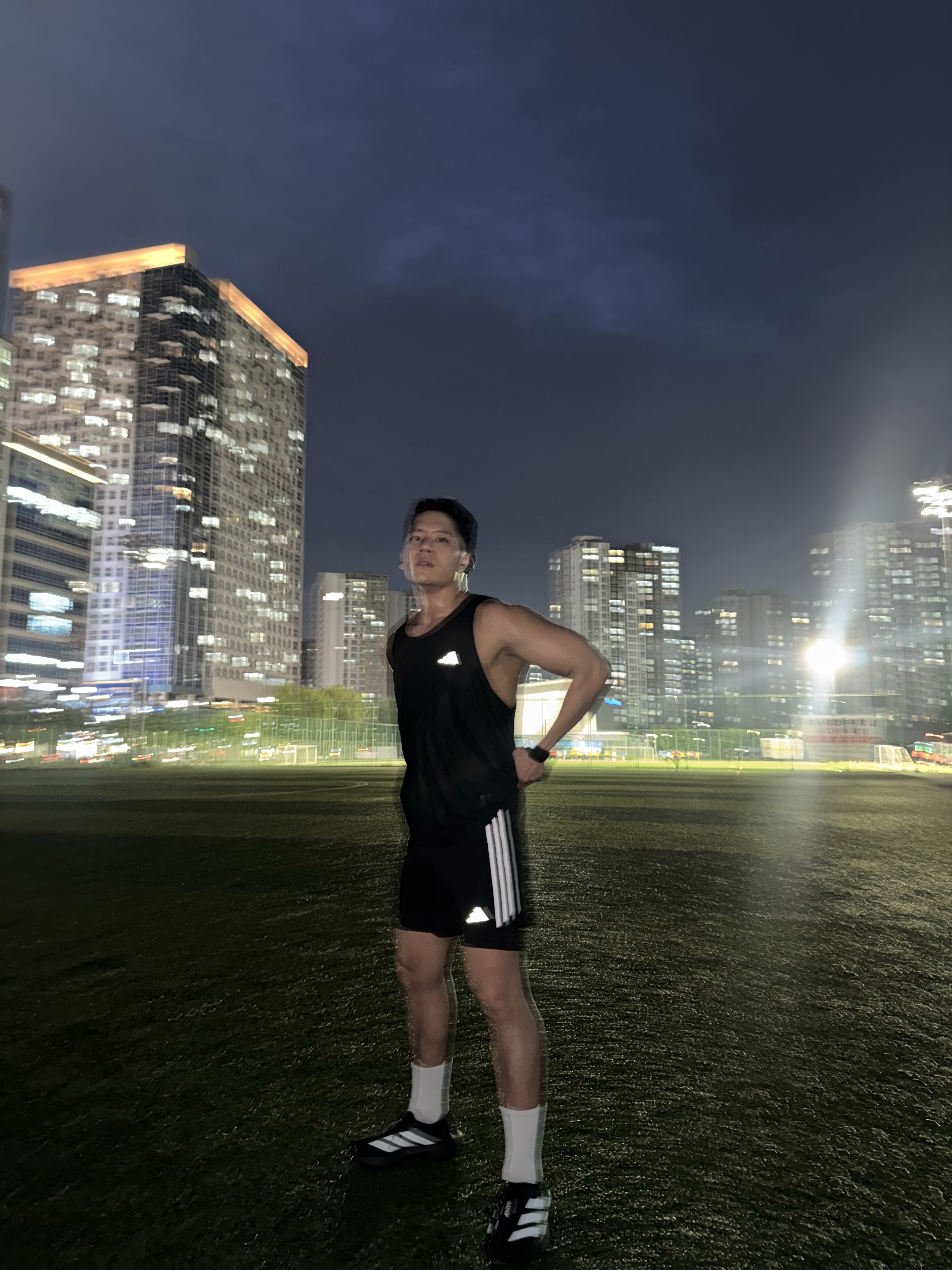 Adidas Adizero EVO SL Core Black Cloud White, Adidas Own The Run 3-Stripes 2-in-1 Shorts Black - KR Sizing 착용 스타일 - 4