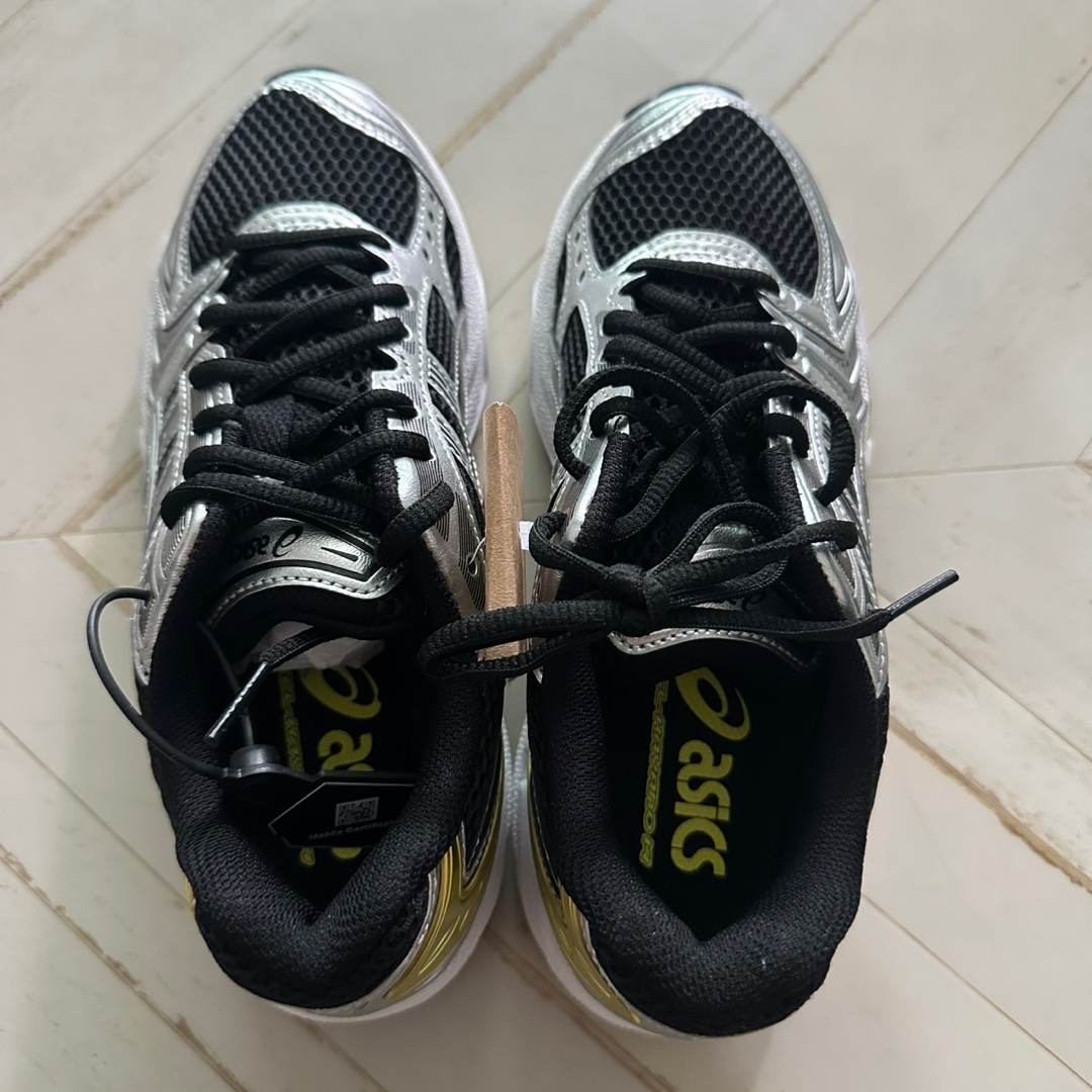 Asics Gel-Kayano 14 Black Lemon Spark 착용 스타일 - 1