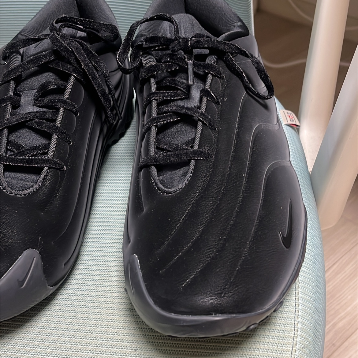 (W) Nike Astra Ultra Triple Black 착용 스타일 - 4
