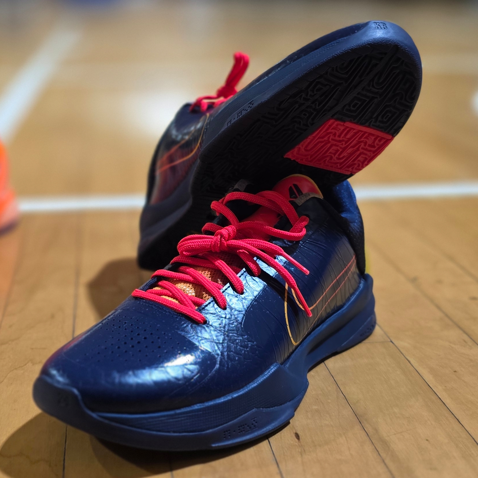 Nike Kobe 5 Protro Midnight Navy Bright Crimson 착용 스타일 - 5